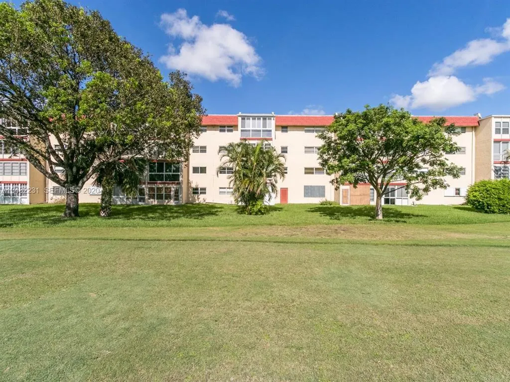 1040 COUNTRY CLUB Drive #306