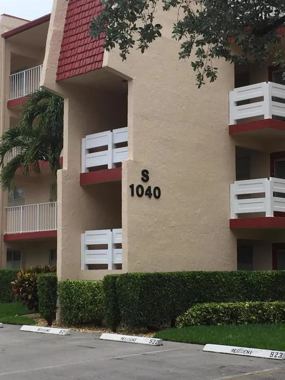 1040 COUNTRY CLUB Drive #306