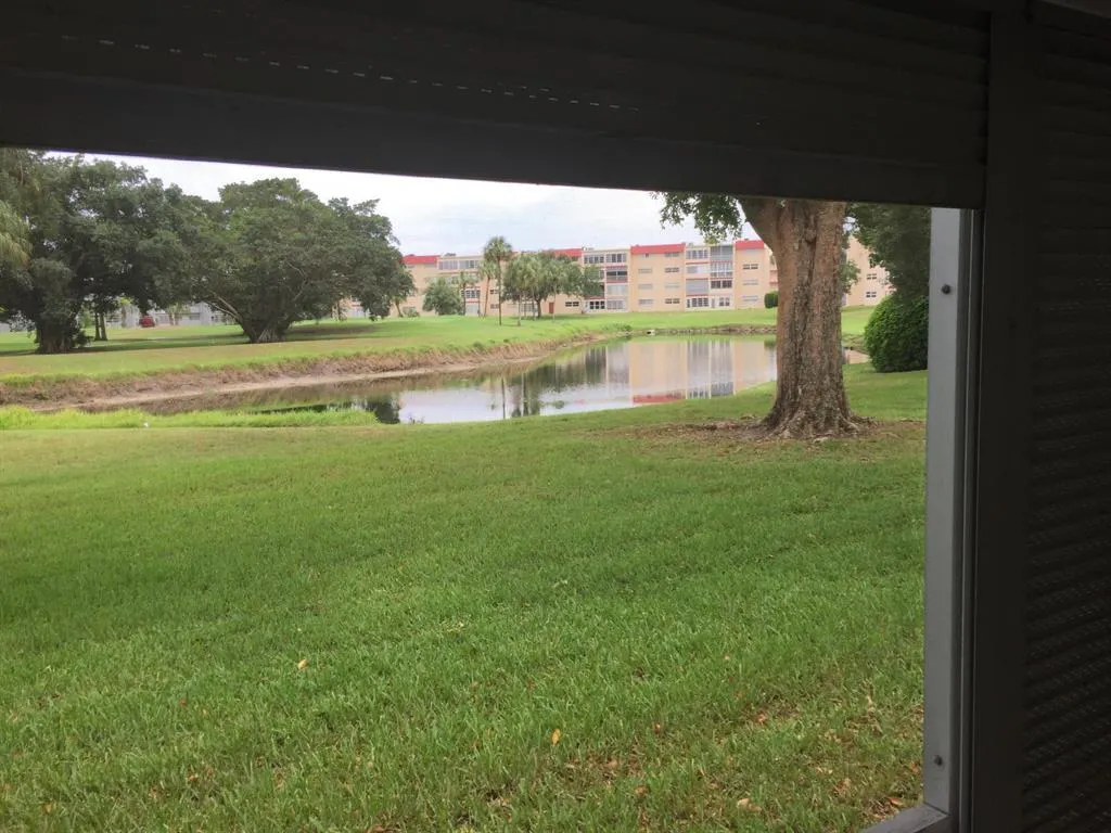 1040 COUNTRY CLUB Drive #306