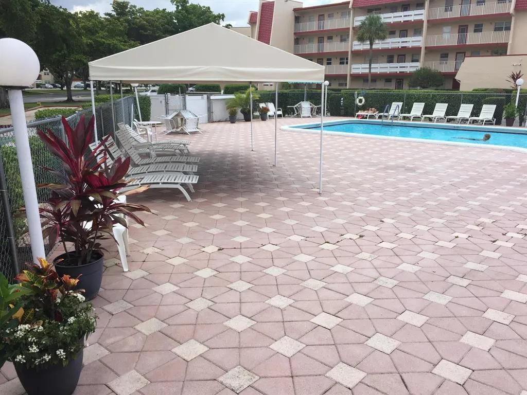 1040 COUNTRY CLUB Drive #306