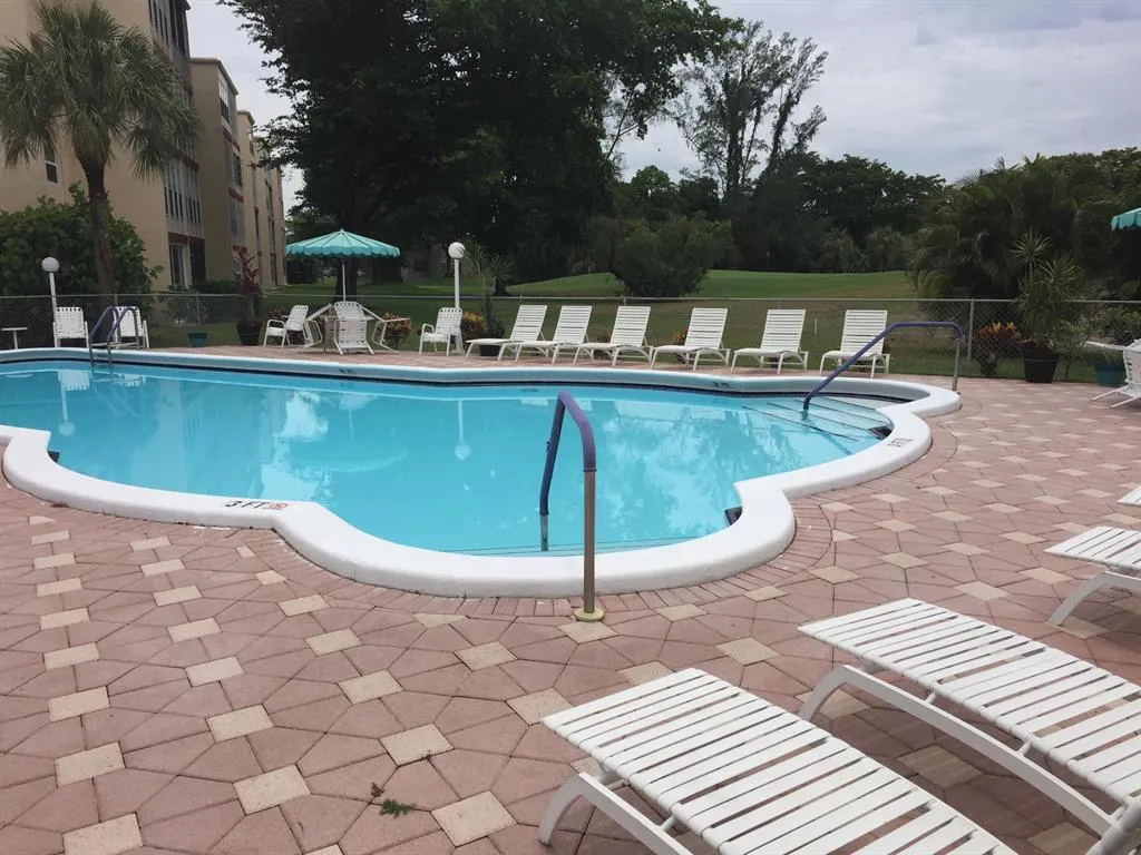 1040 COUNTRY CLUB Drive #306