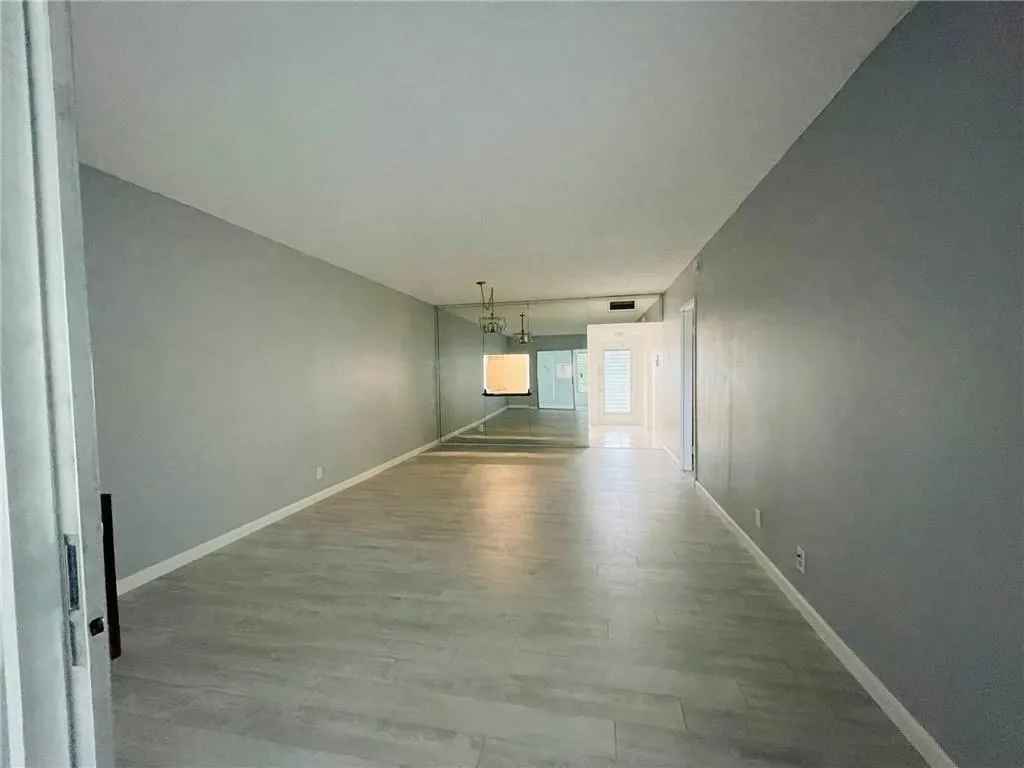 1040 COUNTRY CLUB Drive #306