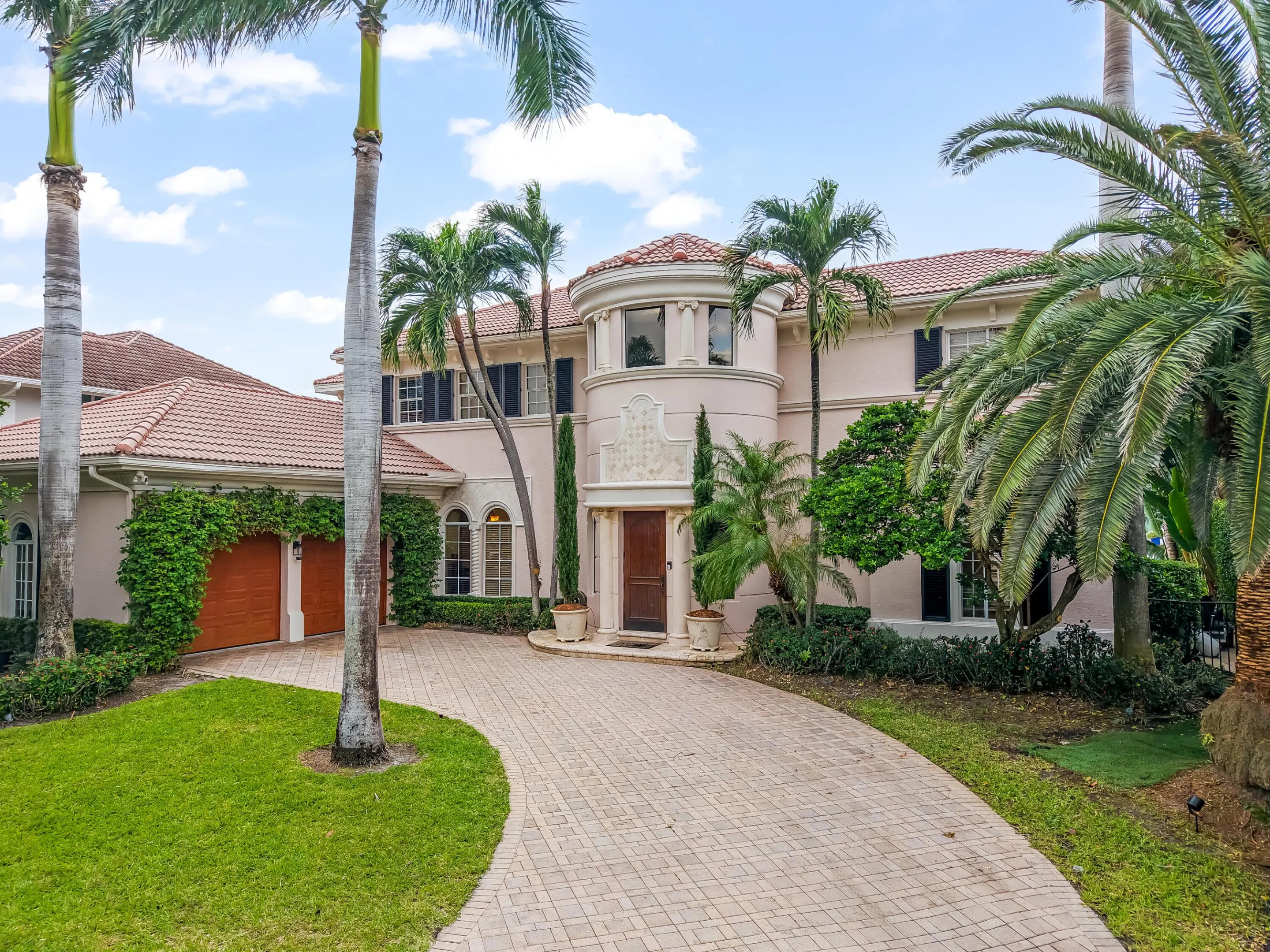 961 Banyan Drive