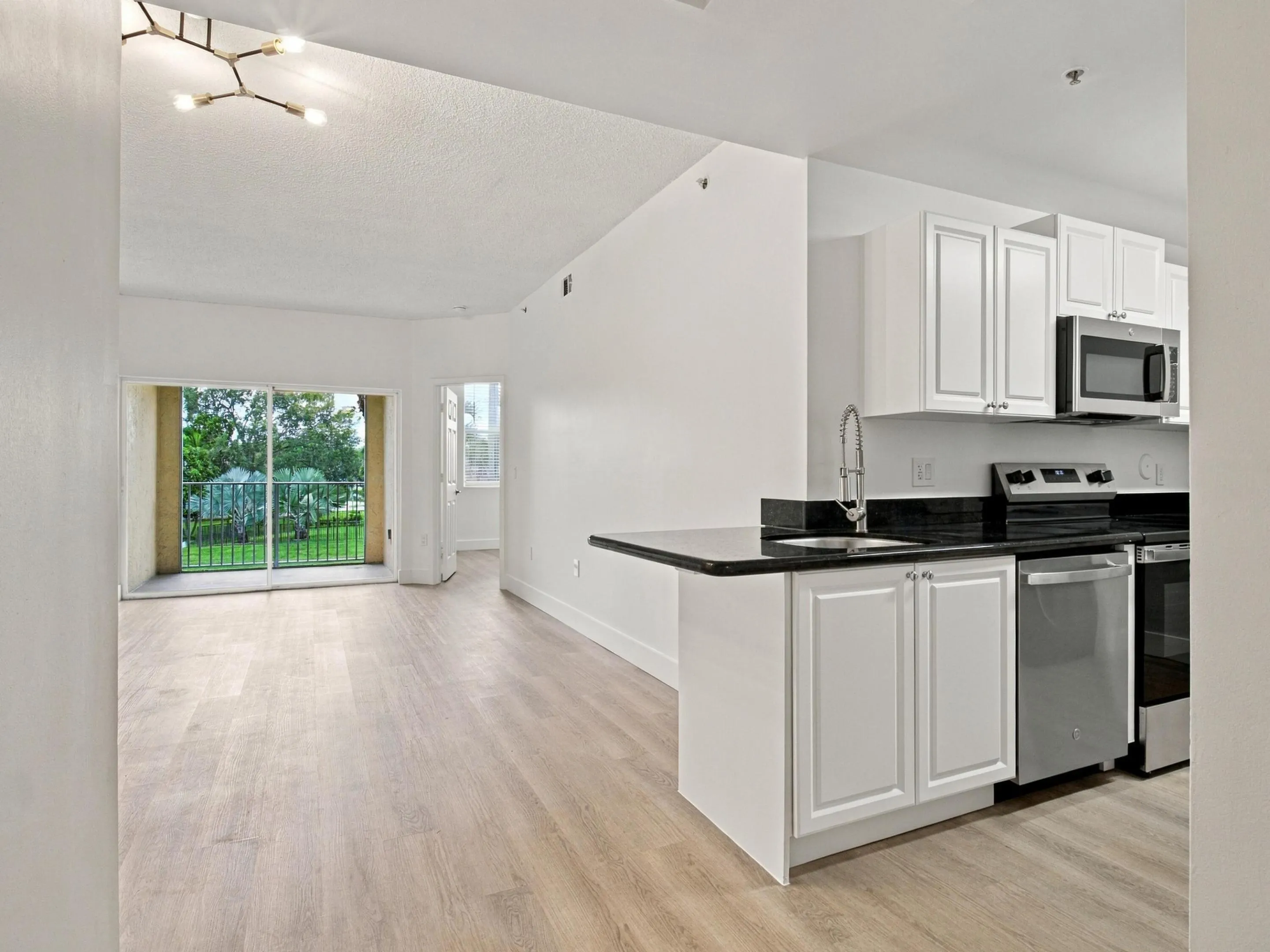 2020 GREENVIEW SHORES Boulevard #109
