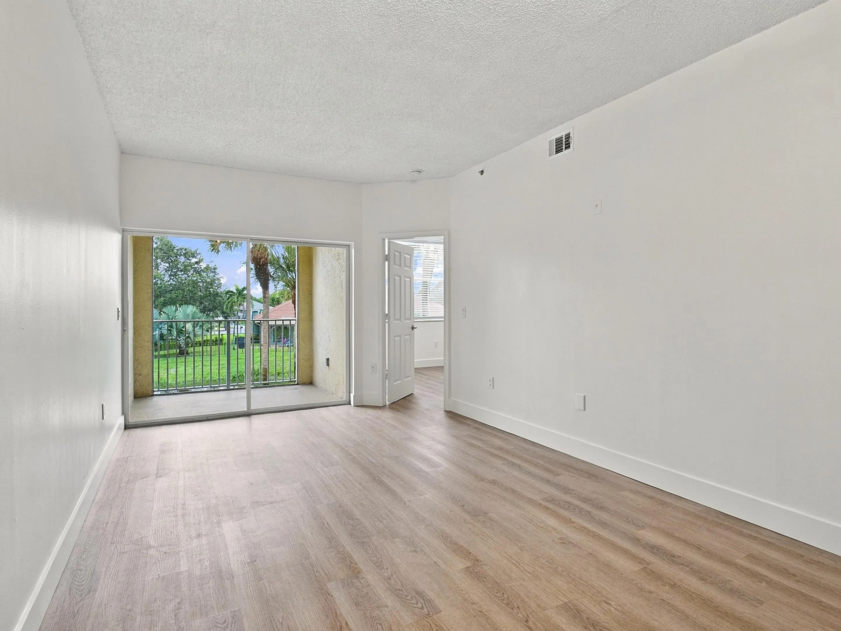 2020 GREENVIEW SHORES Boulevard #109