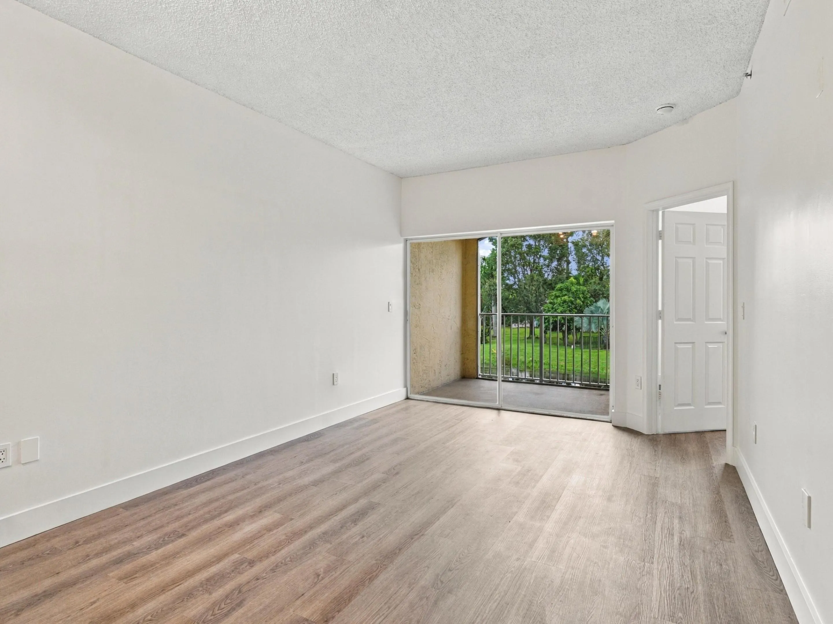 2020 GREENVIEW SHORES Boulevard #109