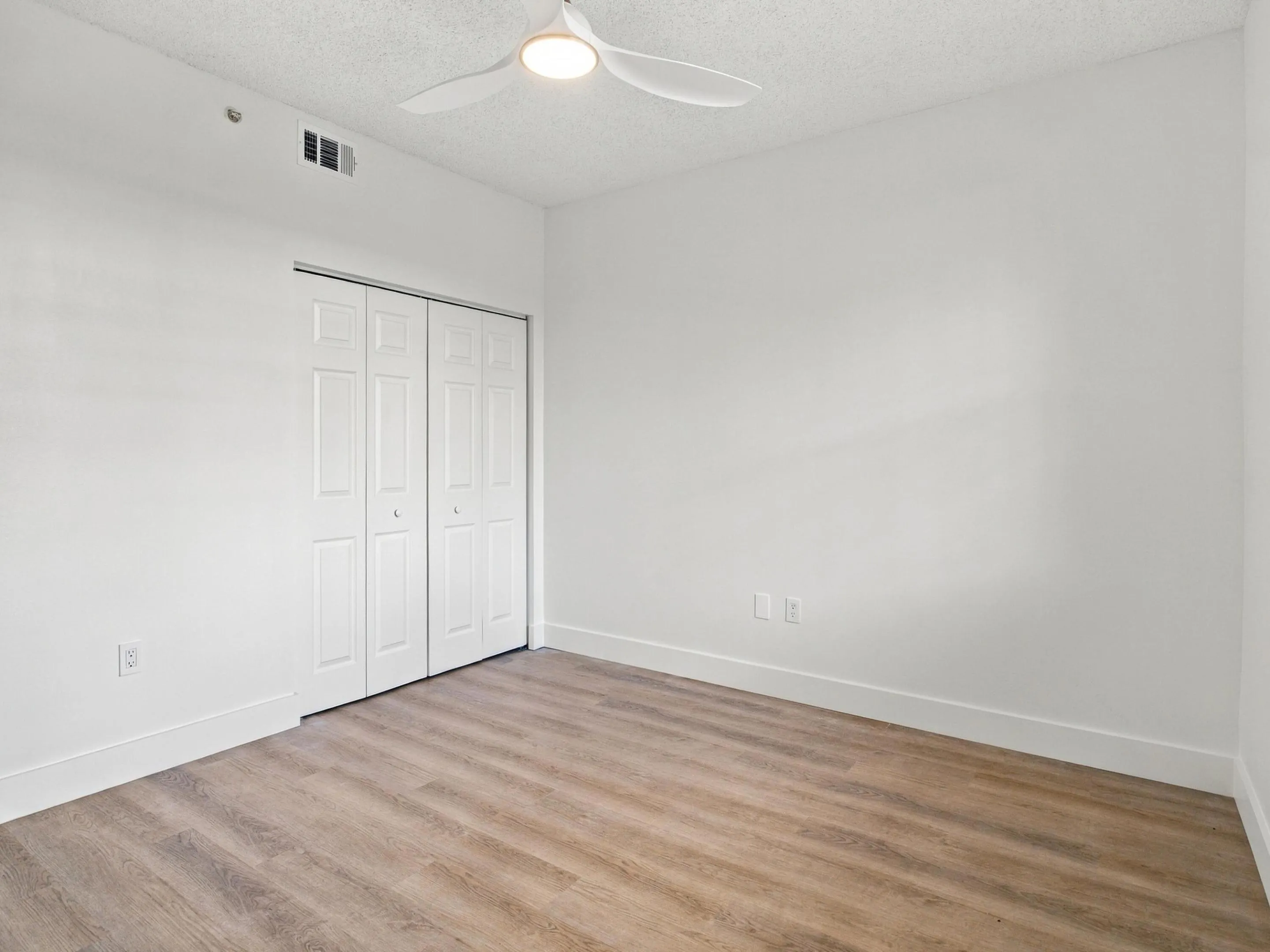 2020 GREENVIEW SHORES Boulevard #109