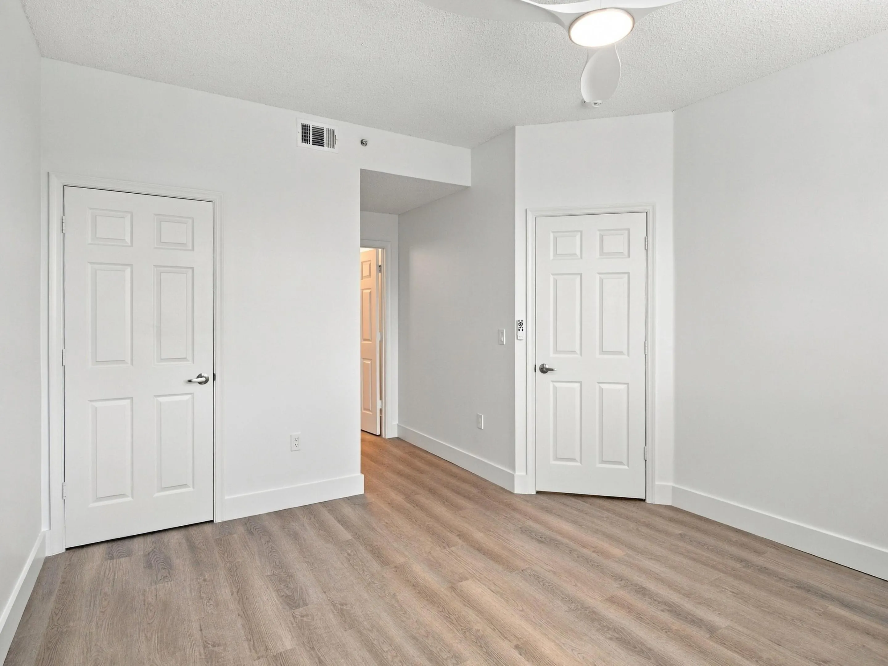 2020 GREENVIEW SHORES Boulevard #109