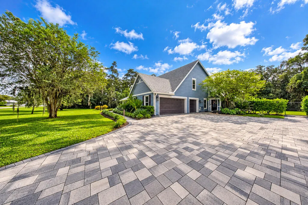 4651 Hunting Trail