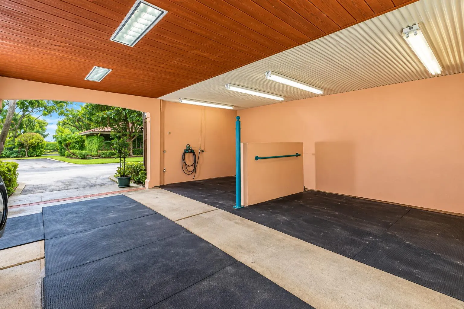 3206 OLDE HAMPTON Drive