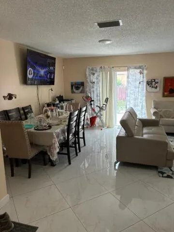 3305 APACHE Lane