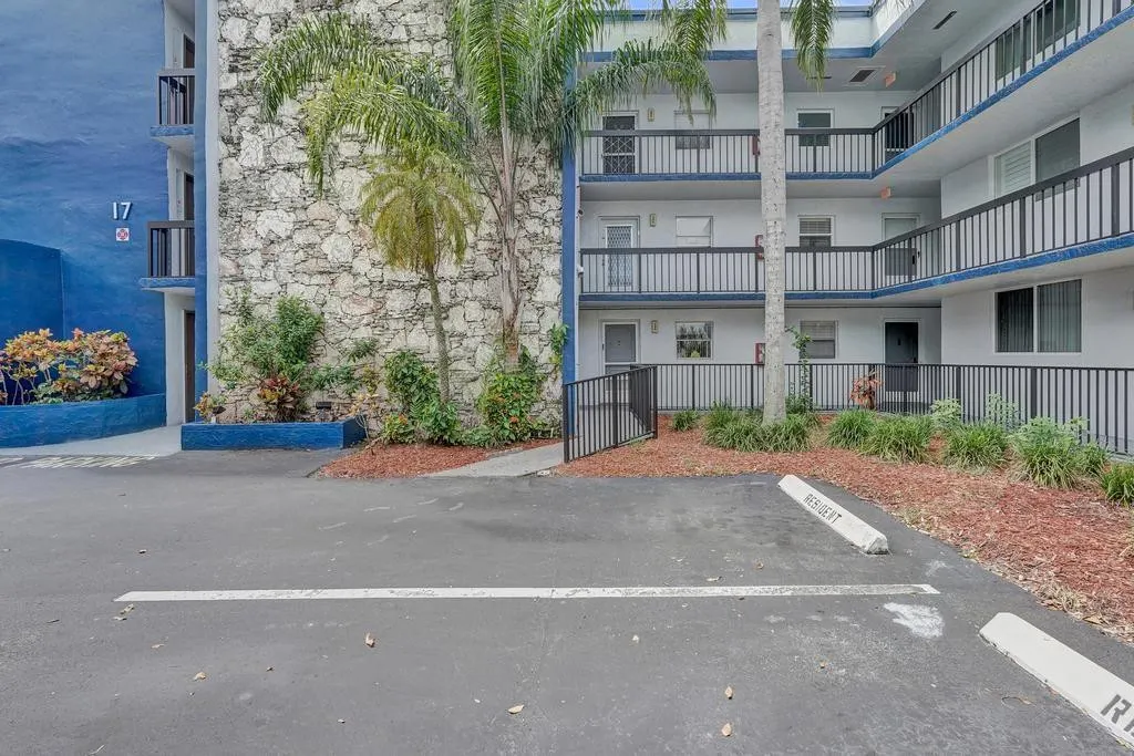 3060 HOLIDAY SPRINGS Boulevard #106