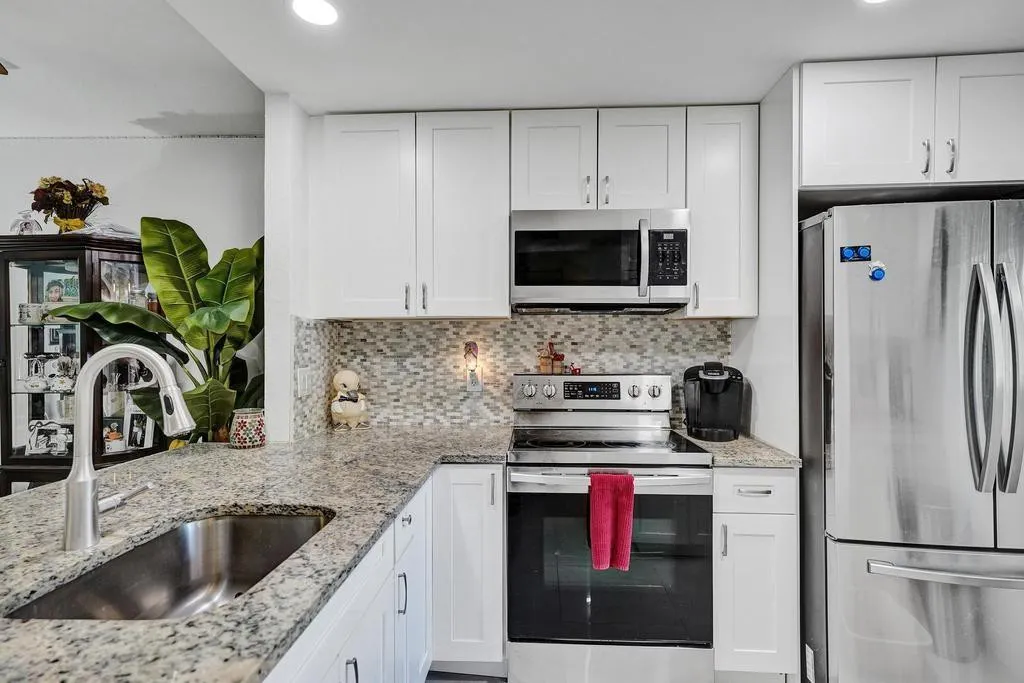 3060 HOLIDAY SPRINGS Boulevard #106