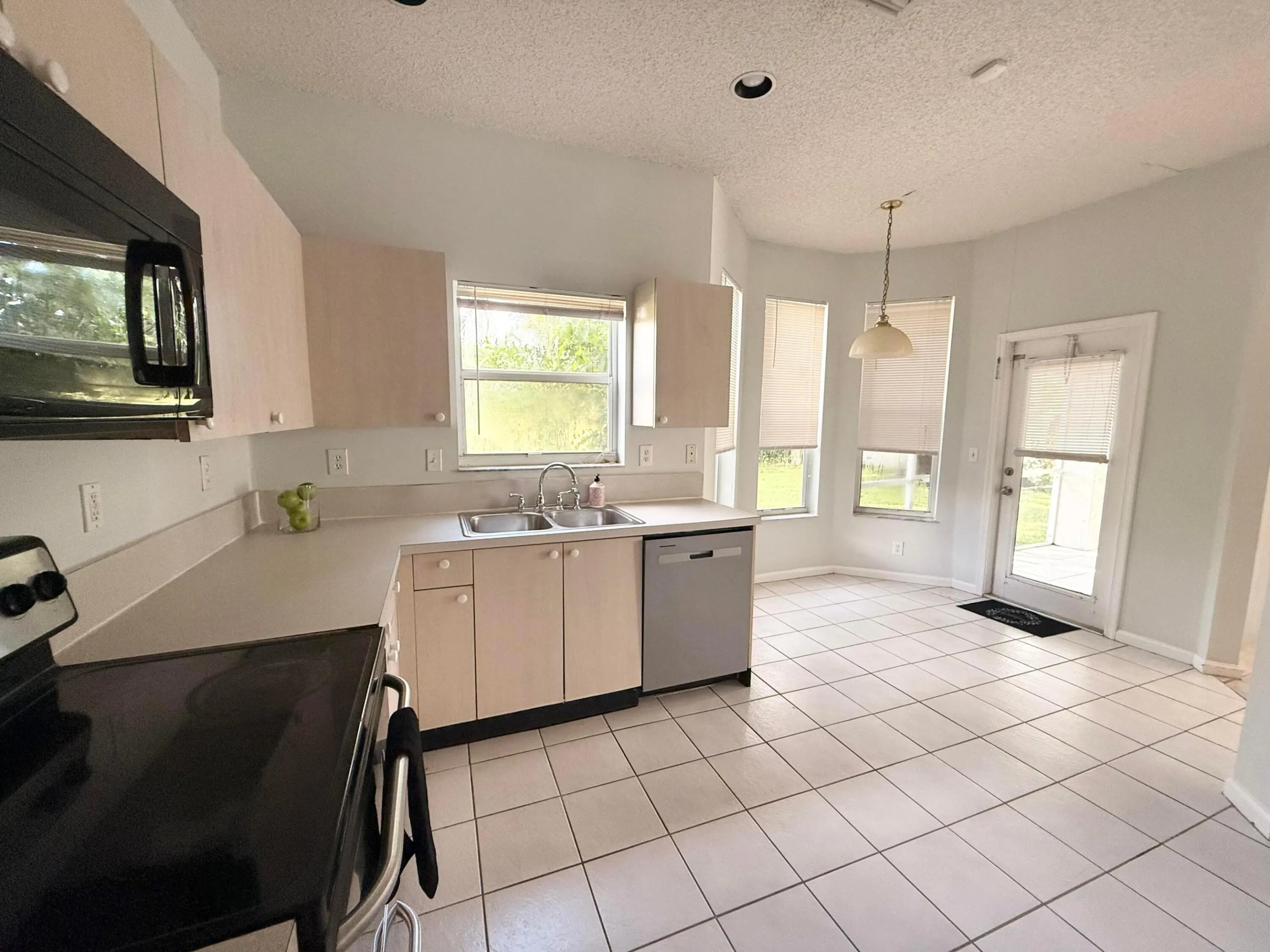 12077 Sunset Point Circle