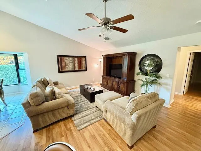 1919 LINDSEY Court