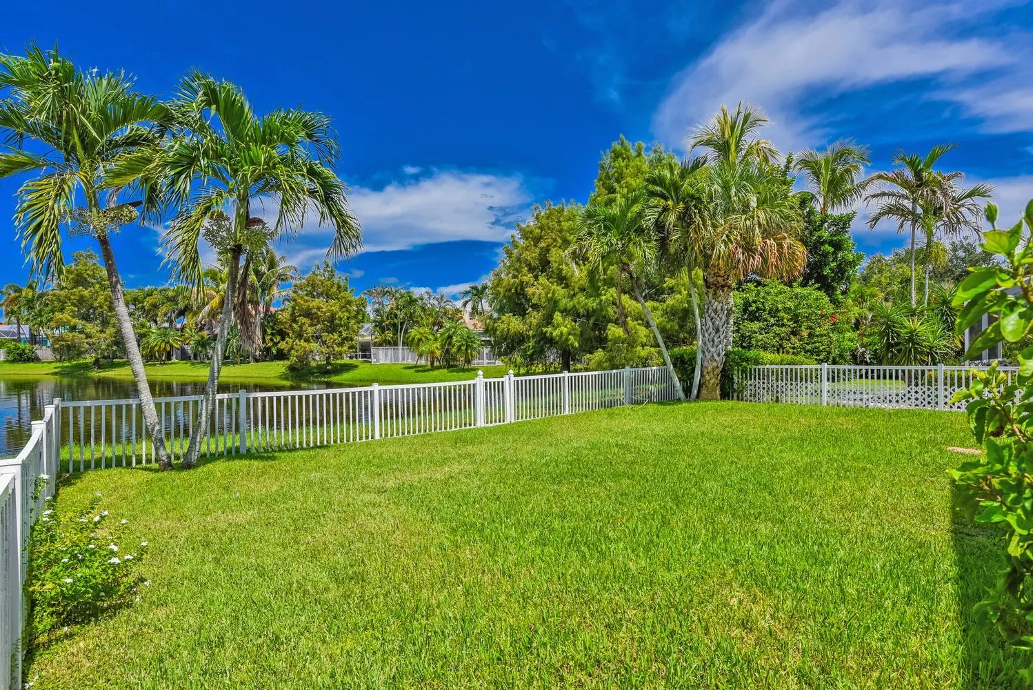 713 NW Waterlily Place