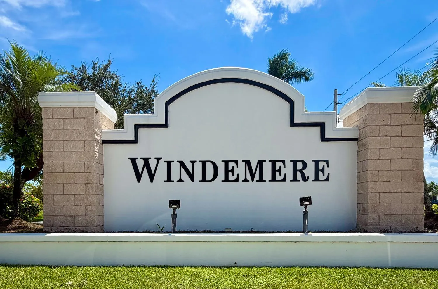 713 NW Waterlily Place