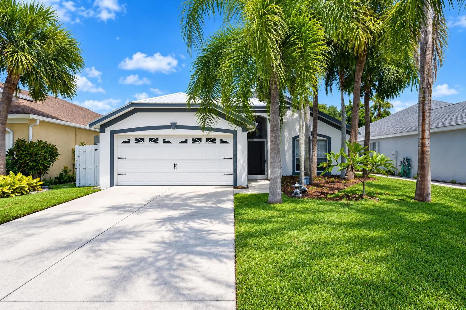713 NW Waterlily Place