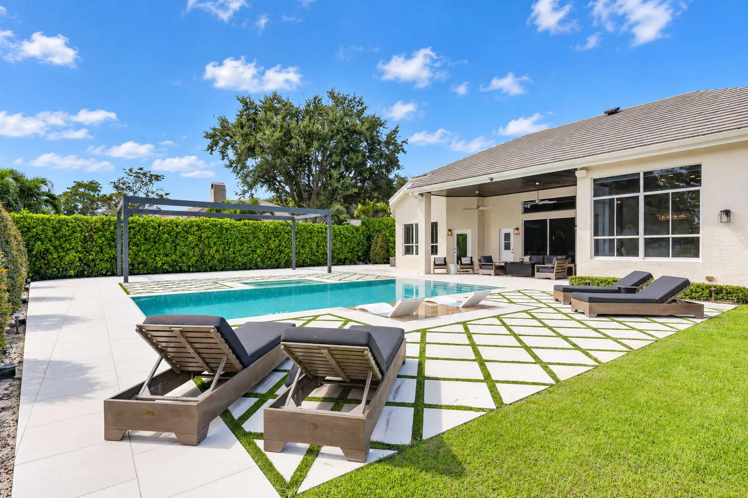 851 FOREST GLEN Lane