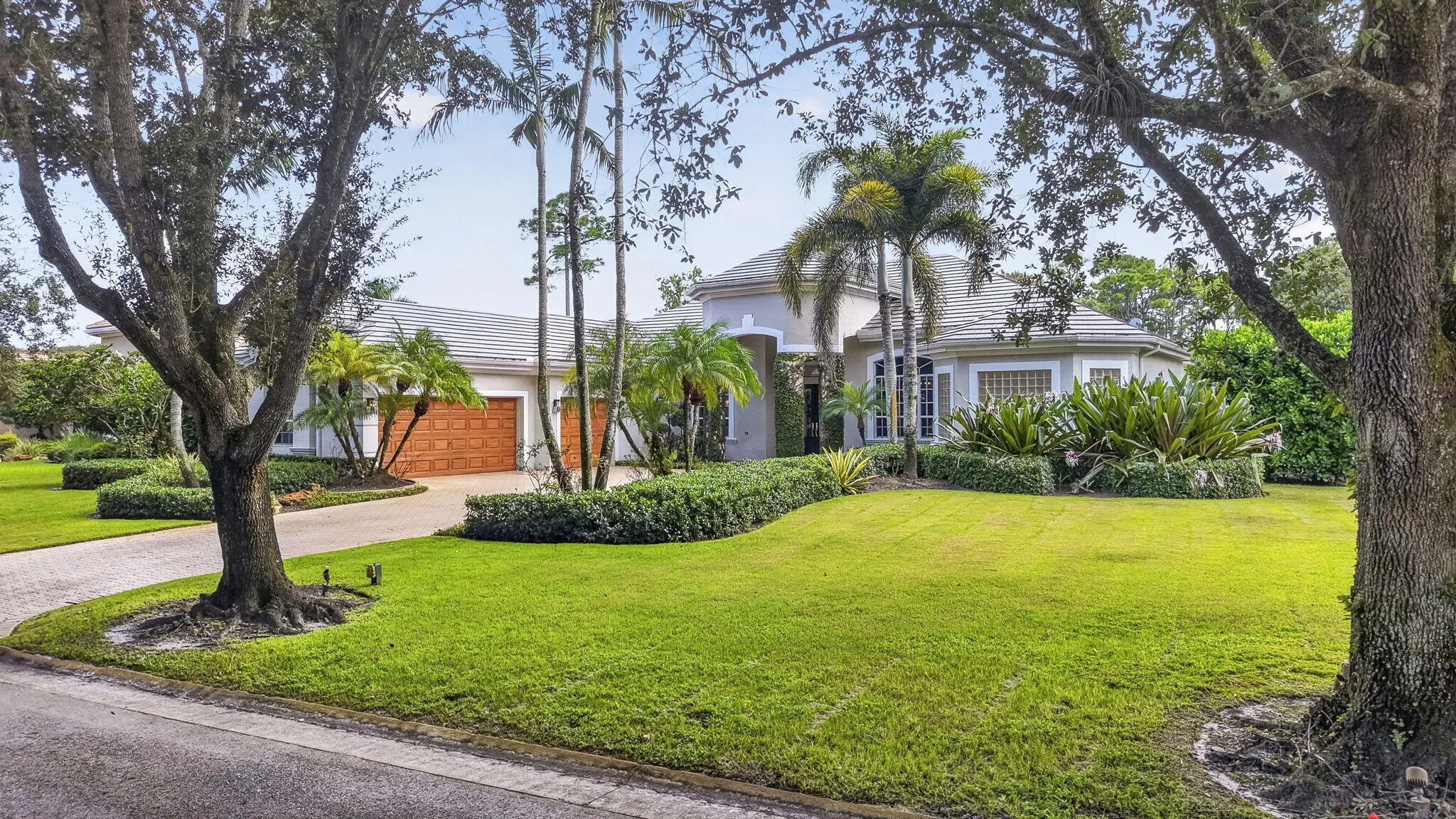 851 FOREST GLEN Lane