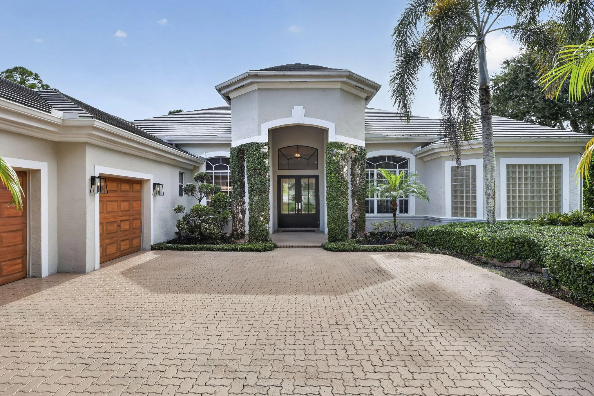 851 FOREST GLEN Lane