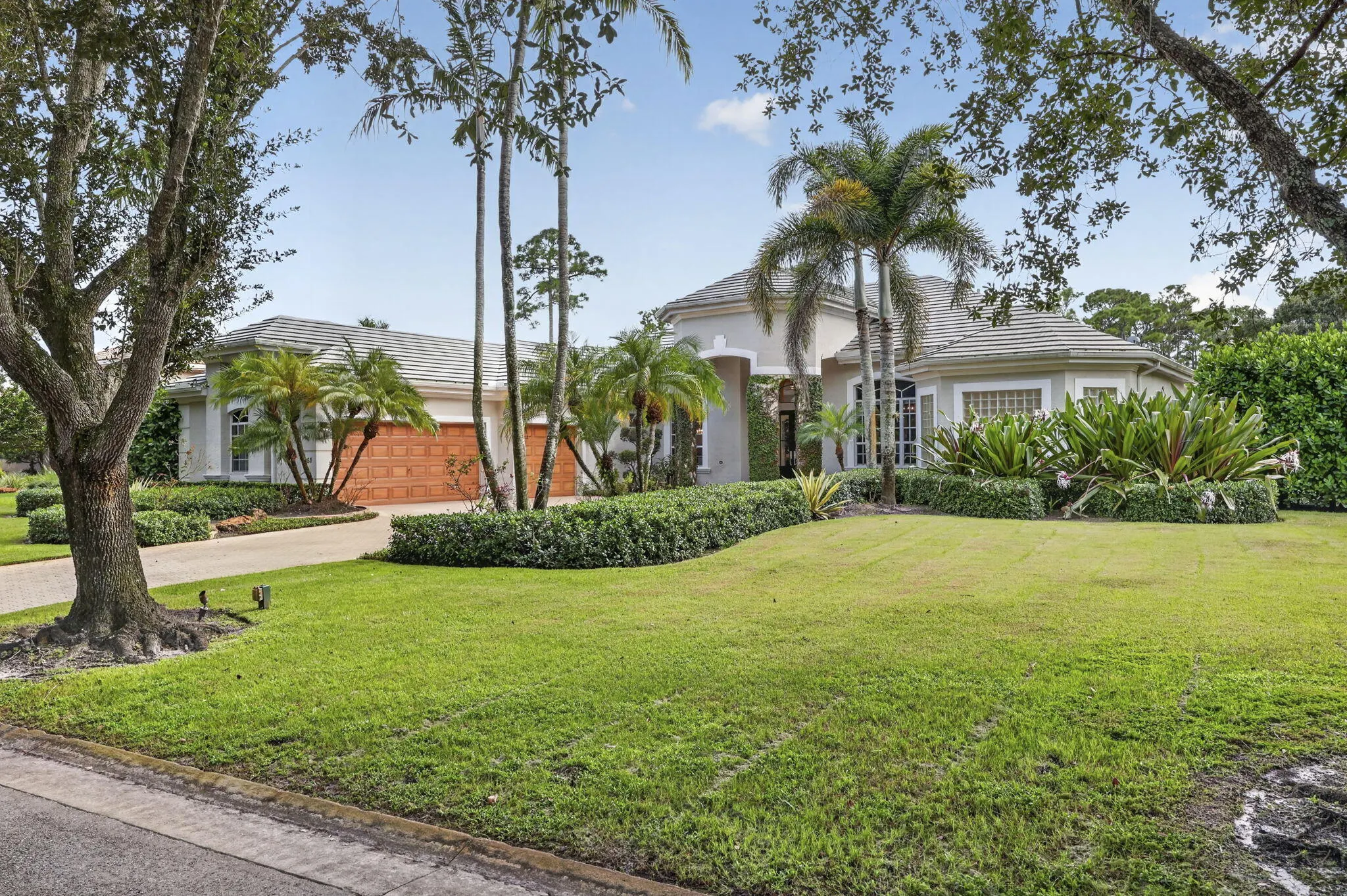 851 FOREST GLEN Lane