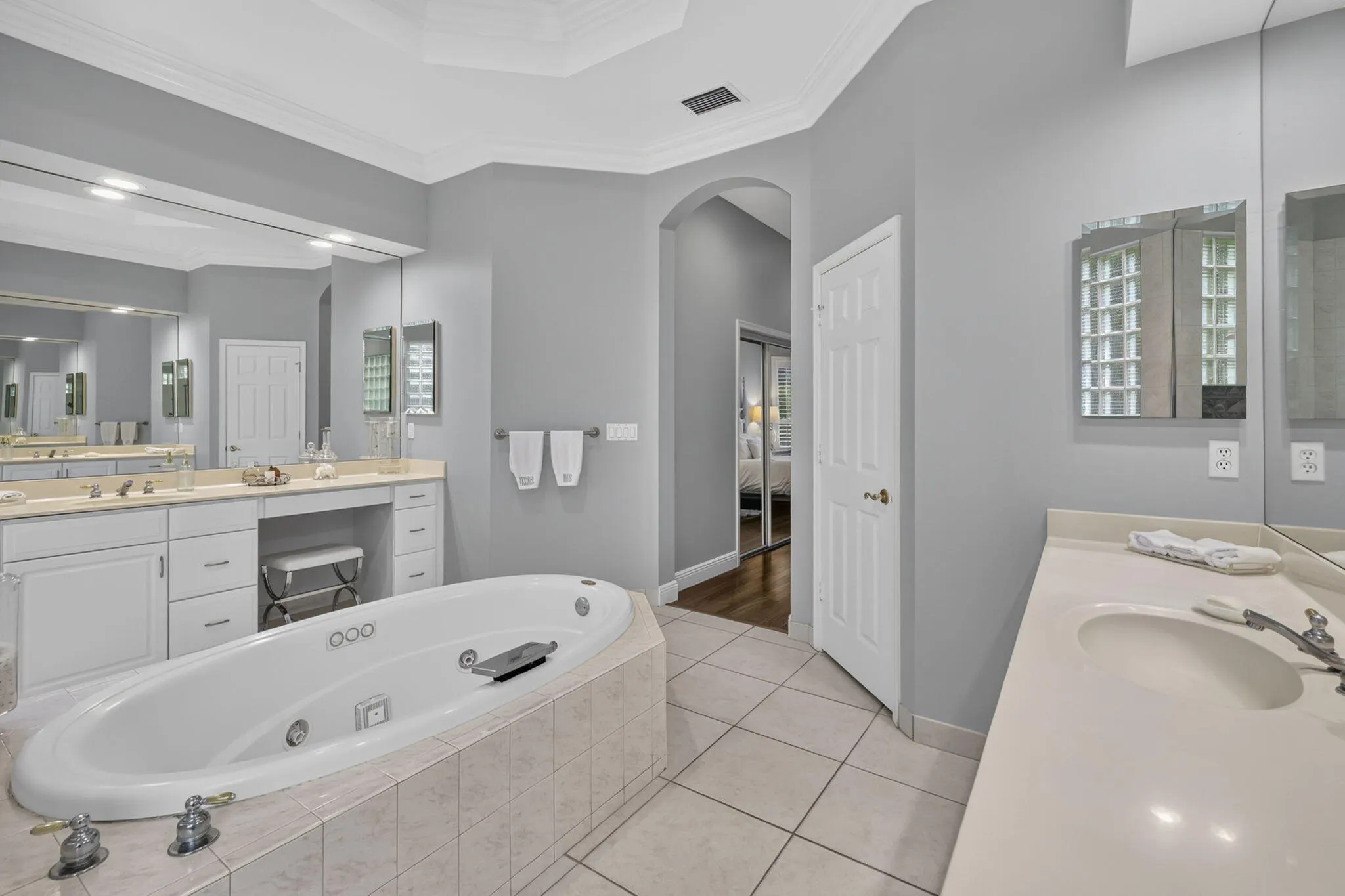 851 FOREST GLEN Lane