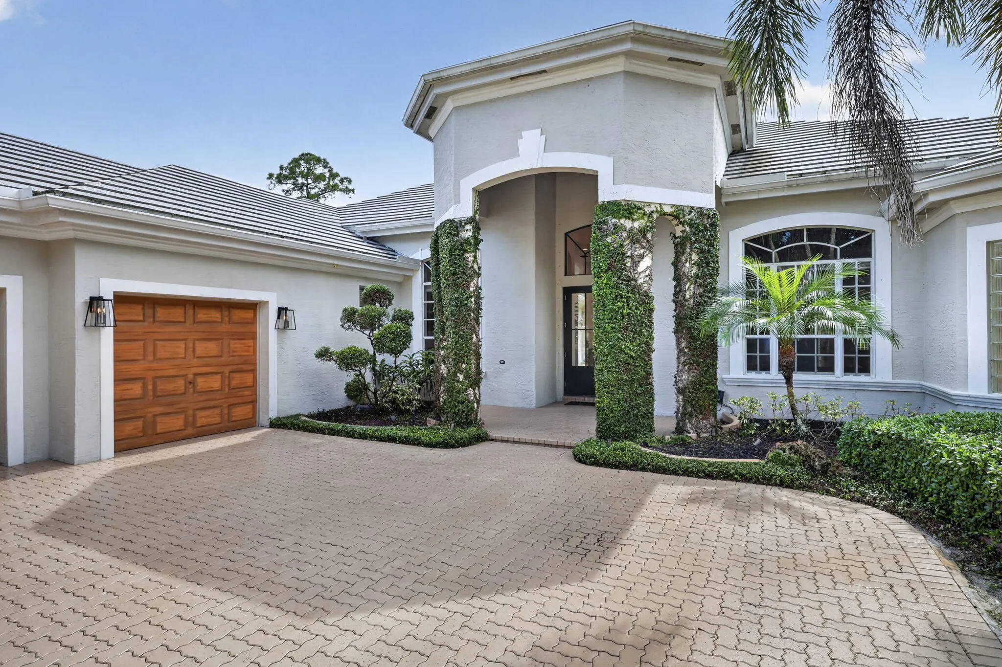 851 FOREST GLEN Lane
