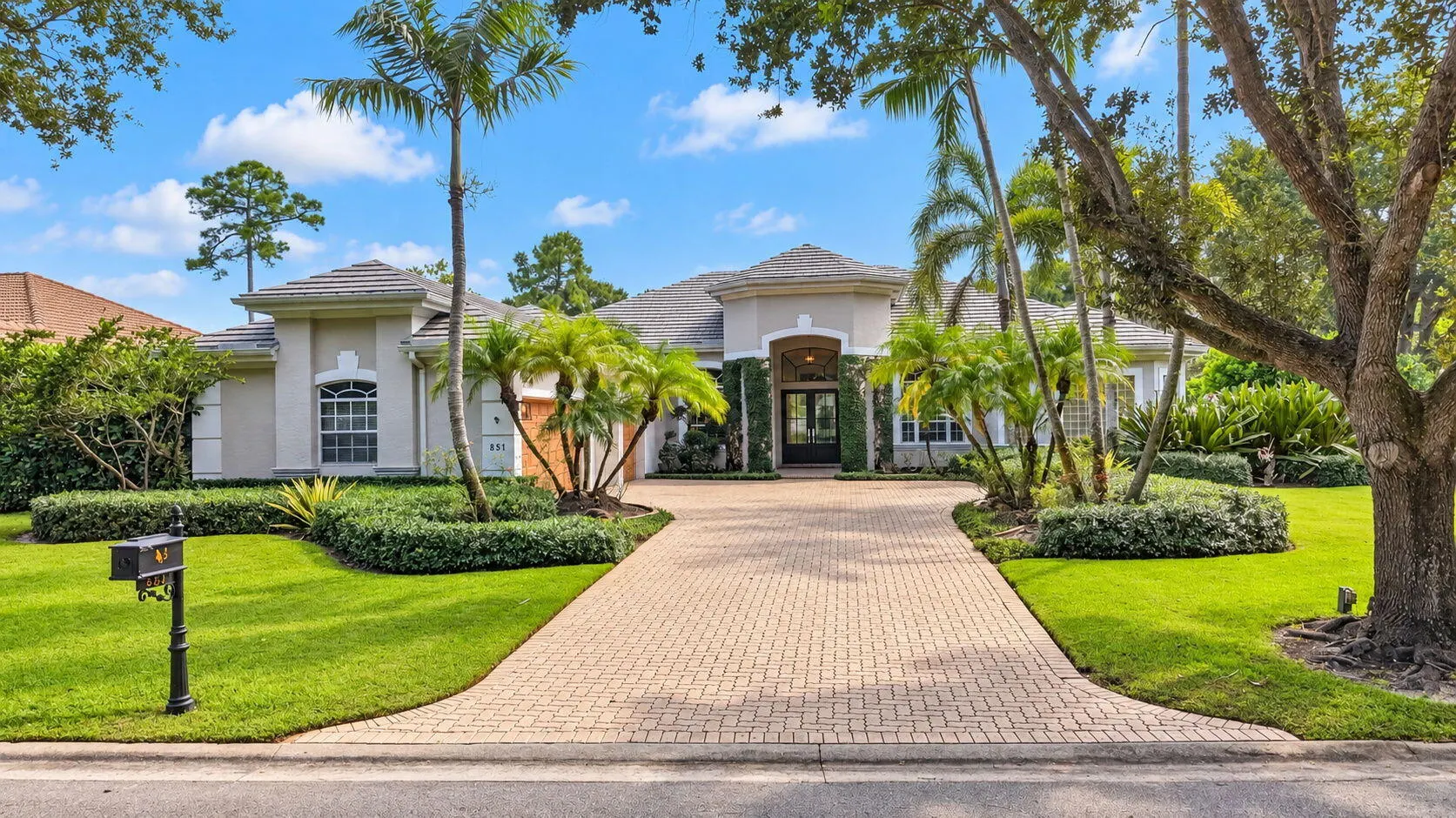 851 FOREST GLEN Lane