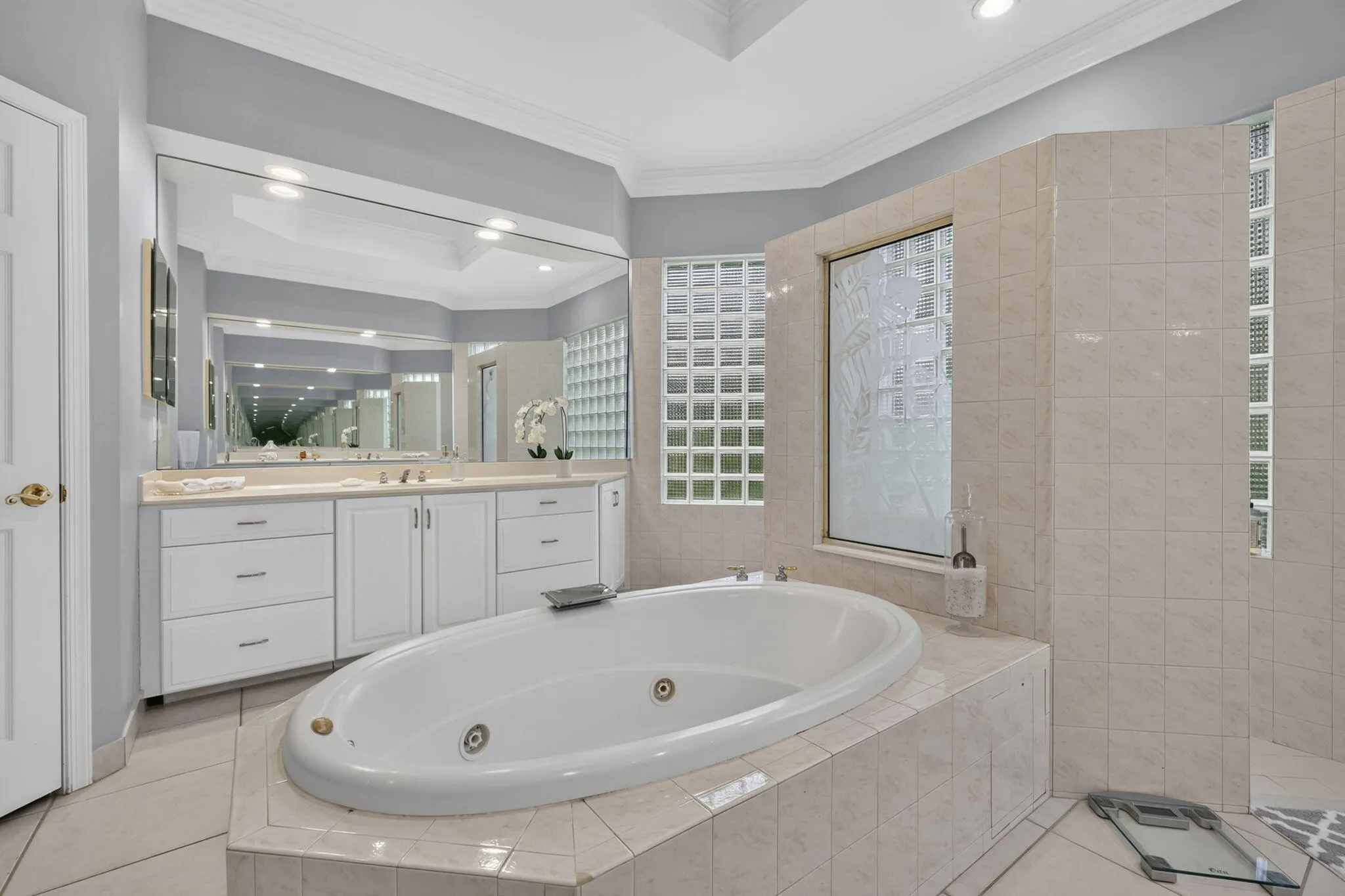 851 FOREST GLEN Lane