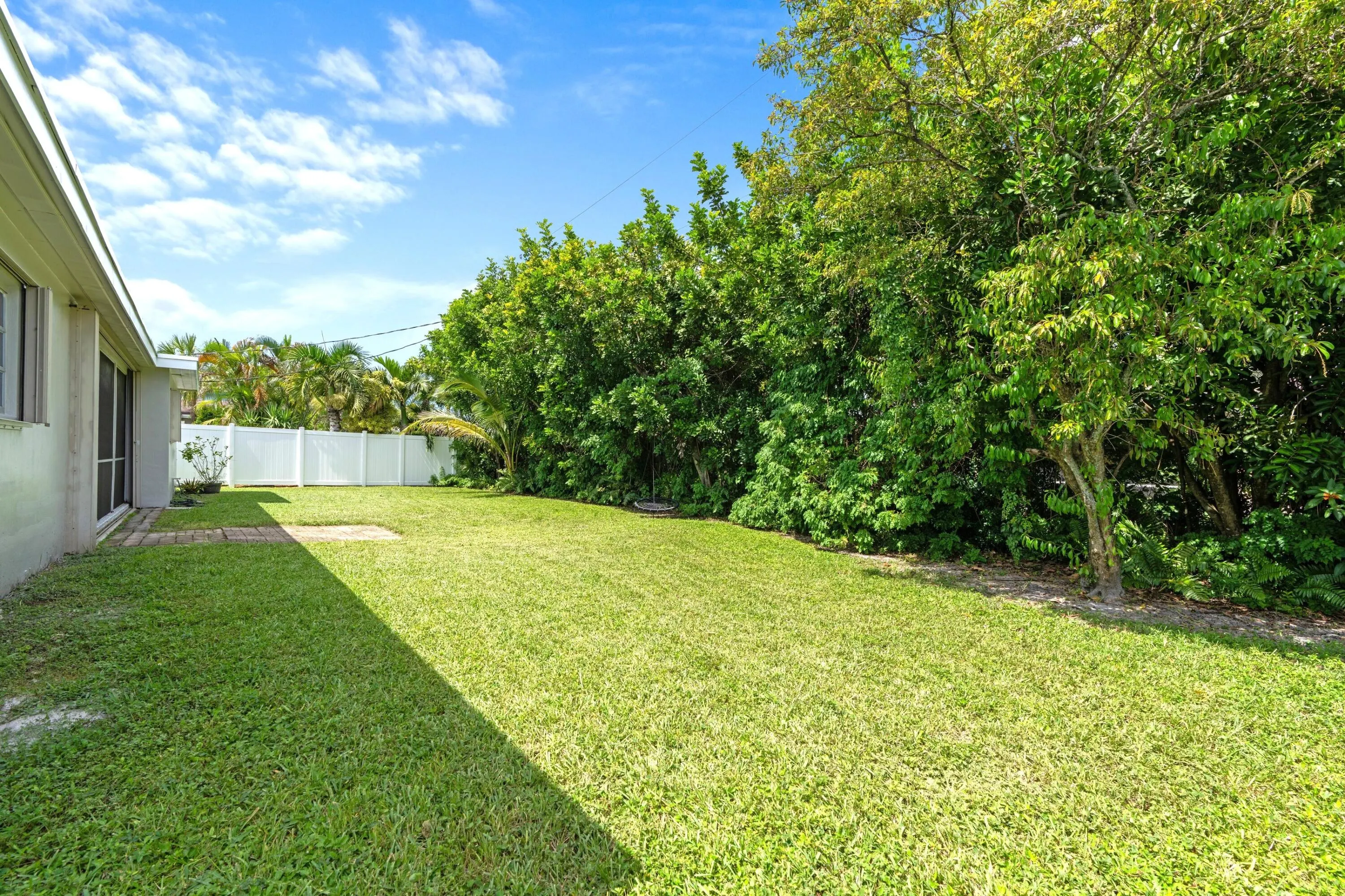 4471 NW 6th Court