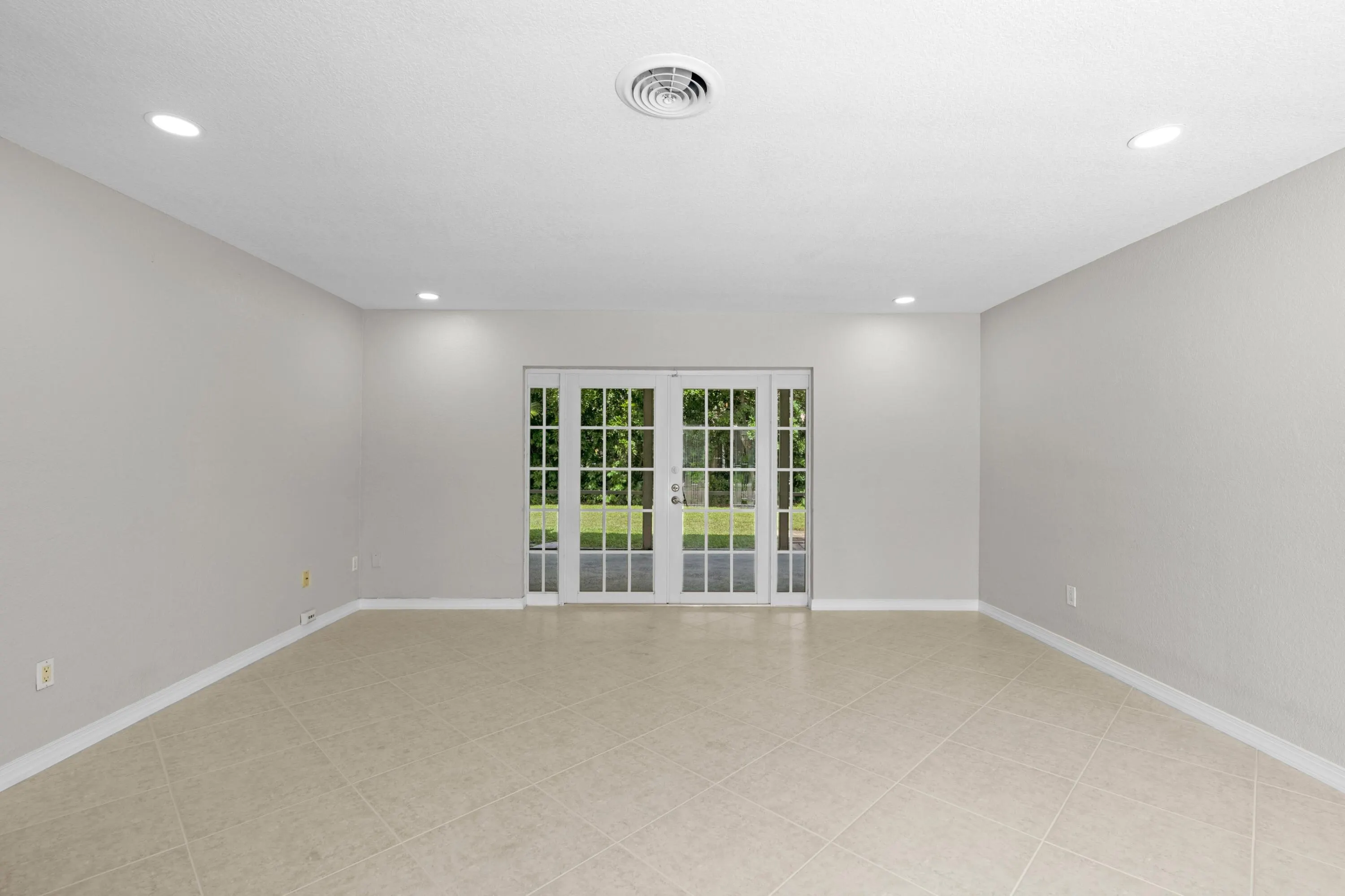 4471 NW 6th Court