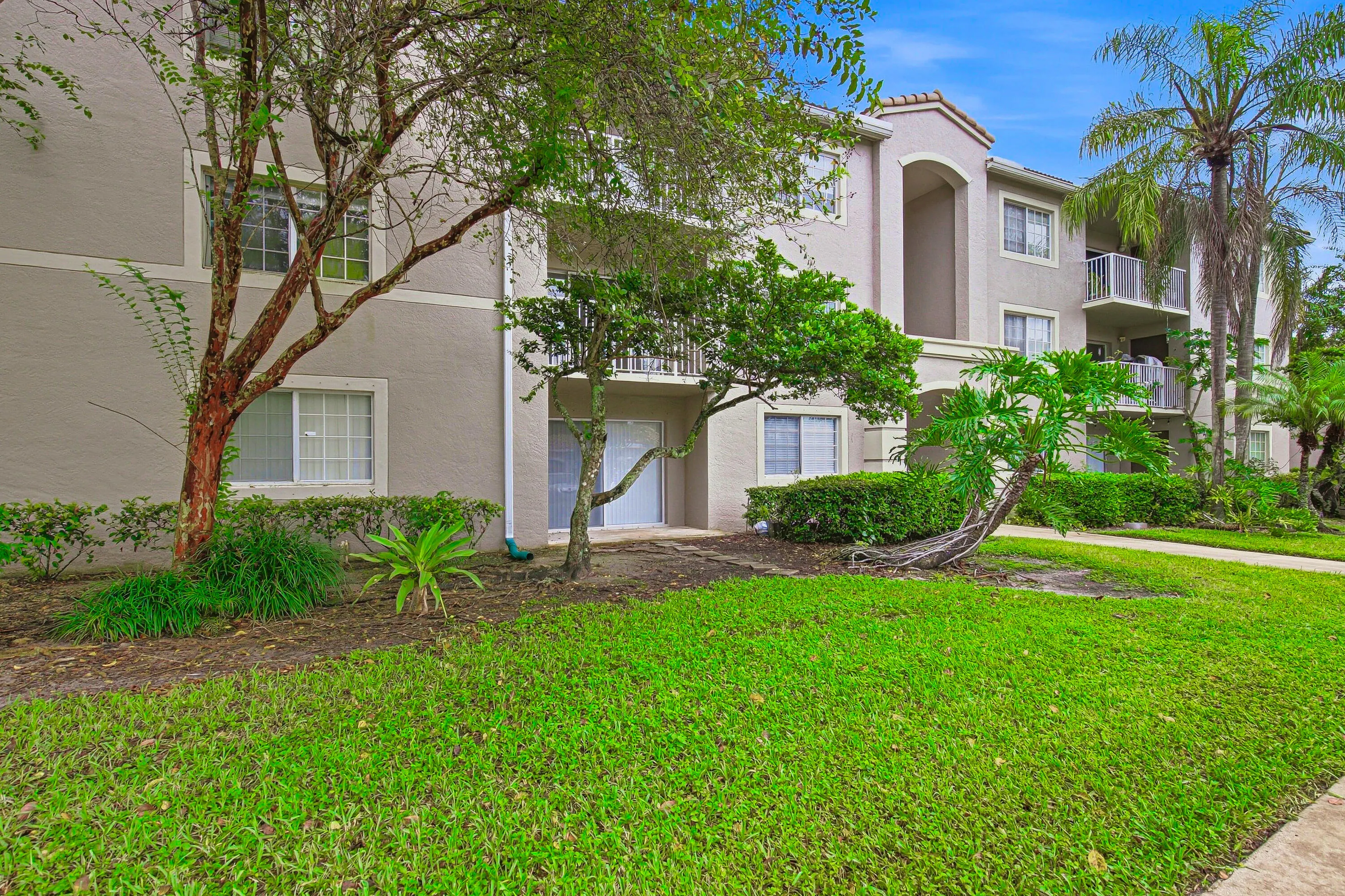 5045 WILES Road #308