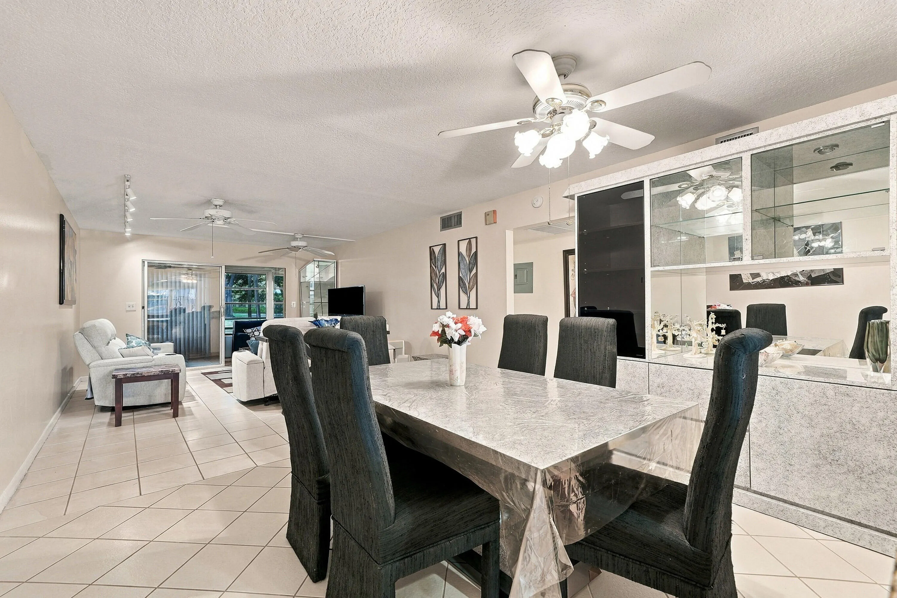2903 VICTORIA Circle #C1