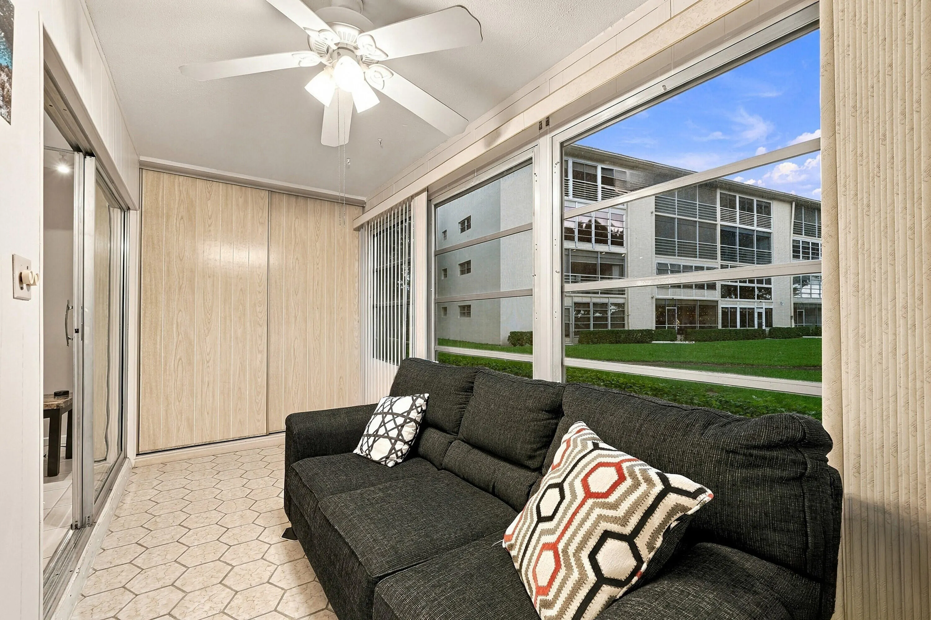2903 VICTORIA Circle #C1