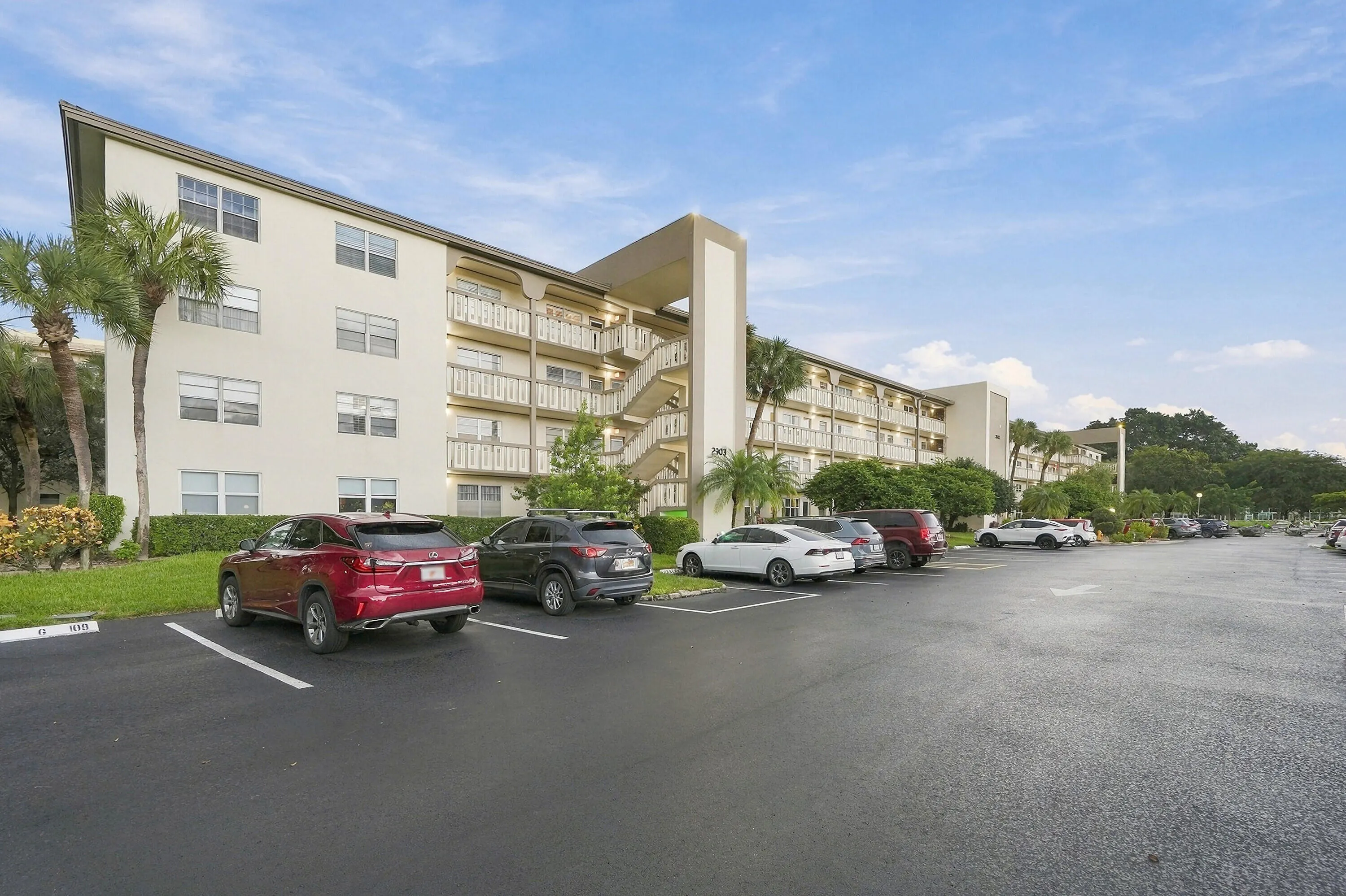 2903 VICTORIA Circle #C1
