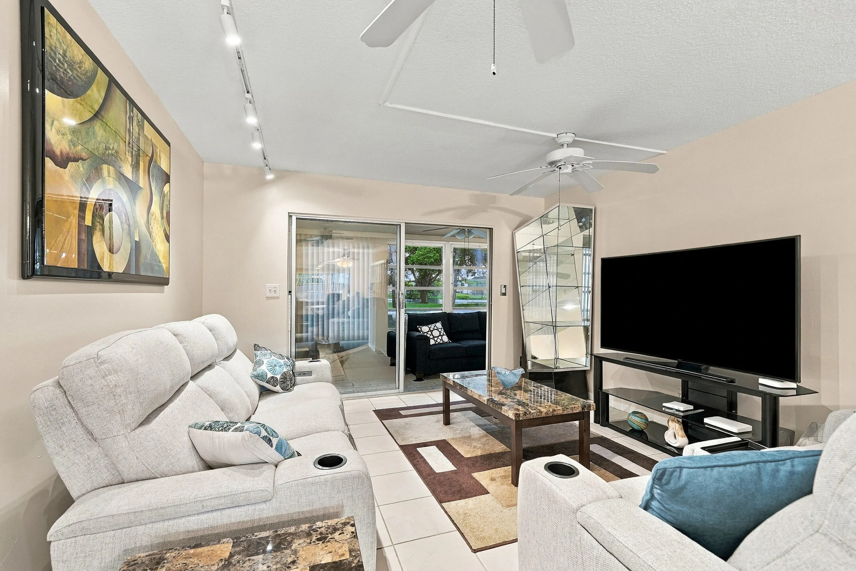 2903 VICTORIA Circle #C1
