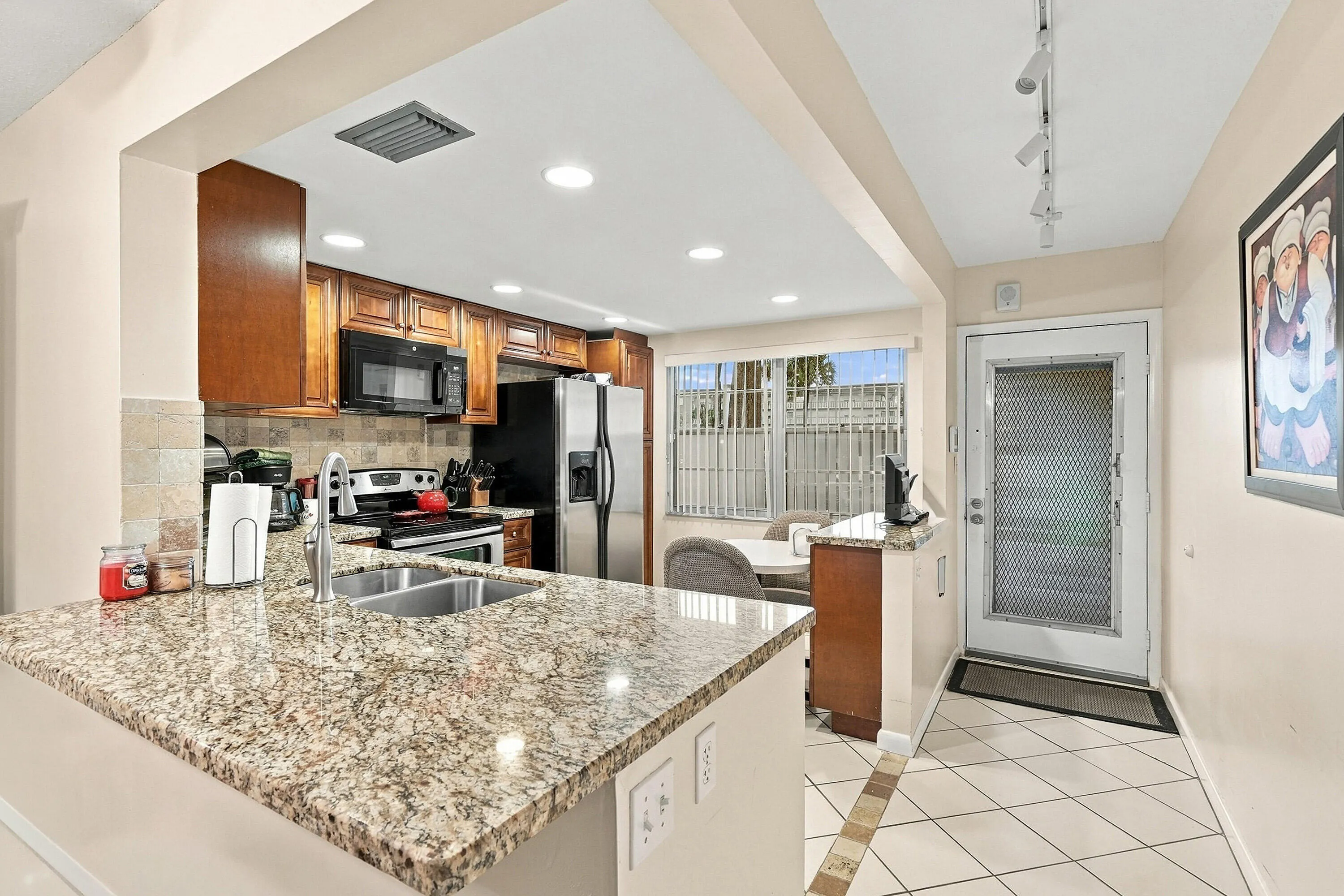 2903 VICTORIA Circle #C1