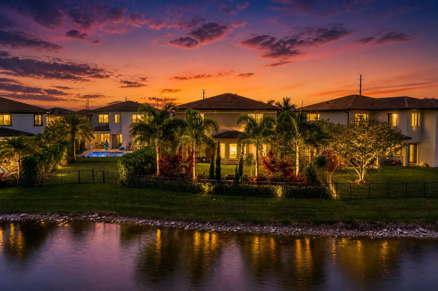 10768 AZUL Lane
