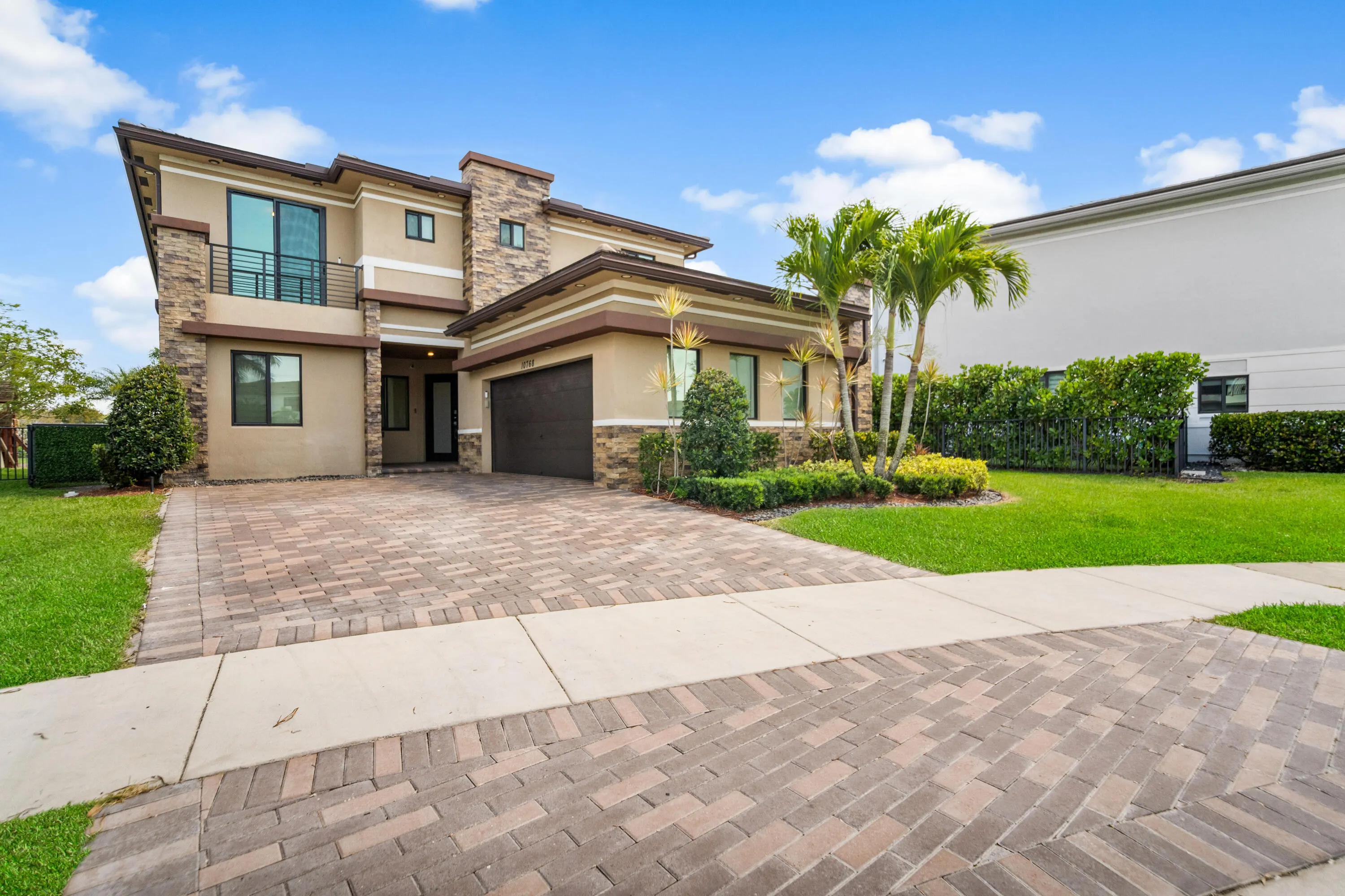 10768 AZUL Lane