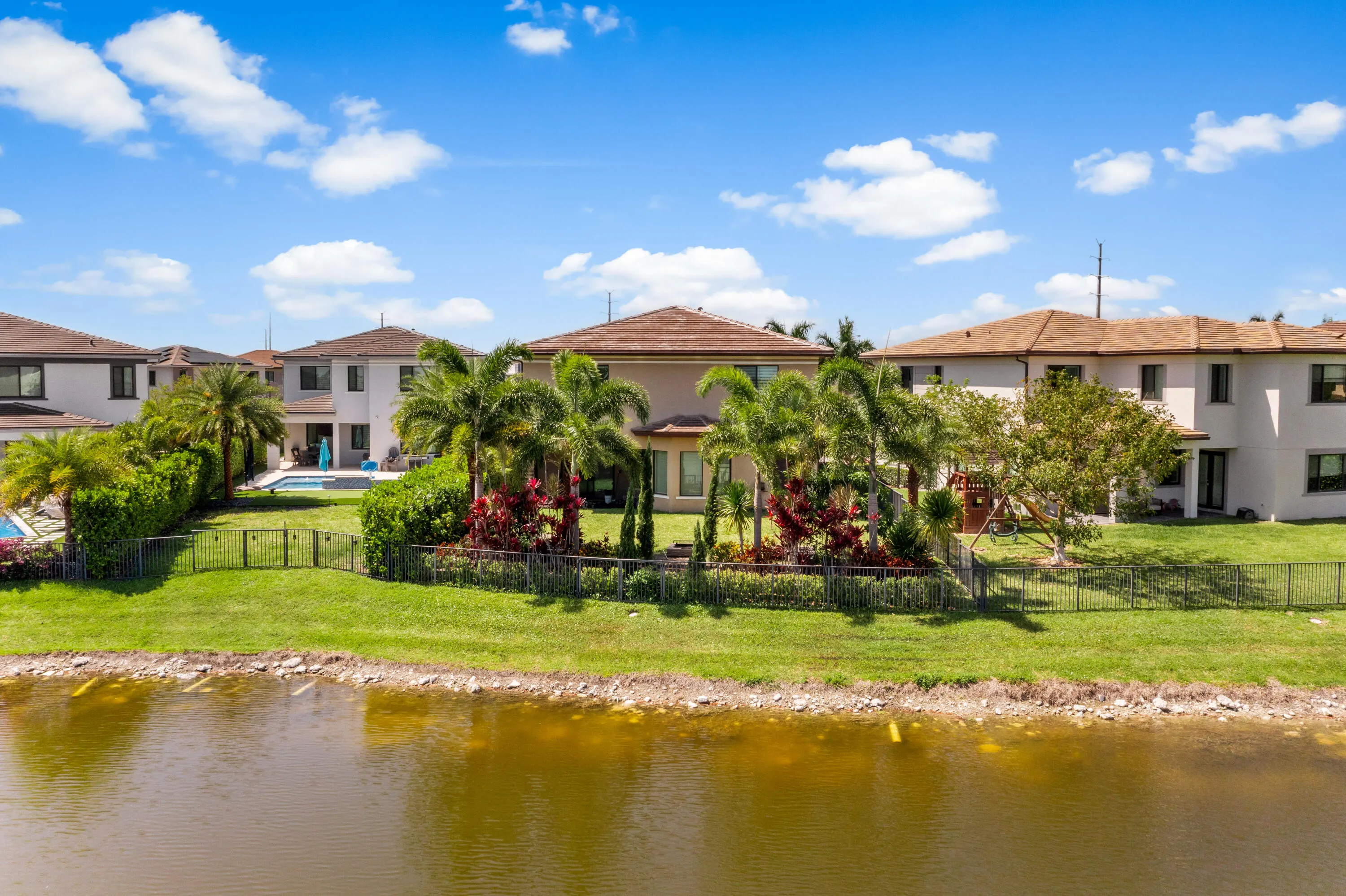 10768 AZUL Lane