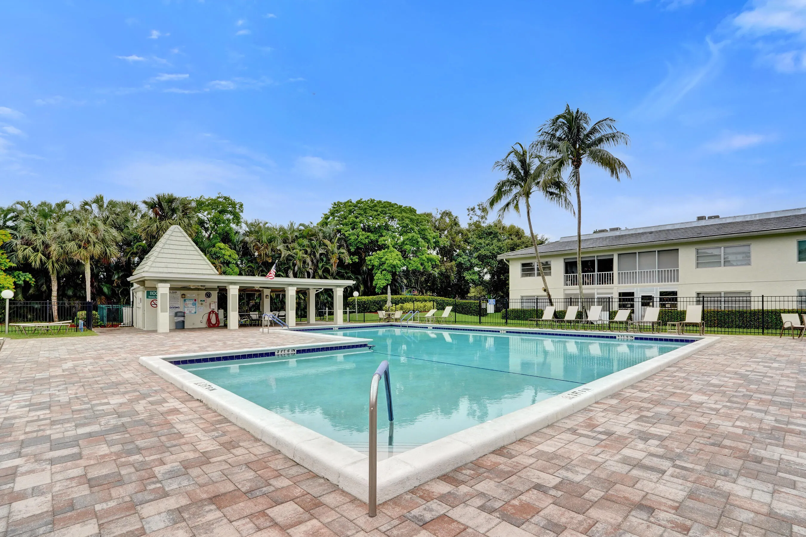 1211 BAHAMA Bend #E1