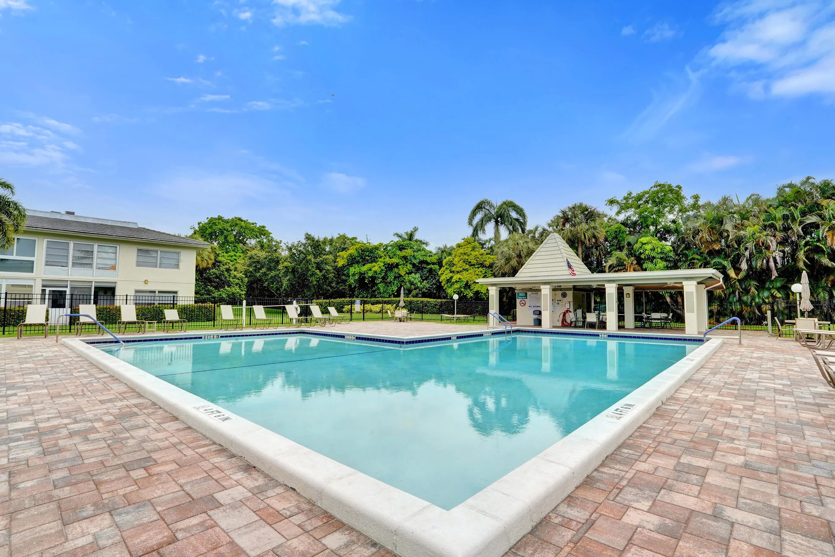 1211 BAHAMA Bend #E1