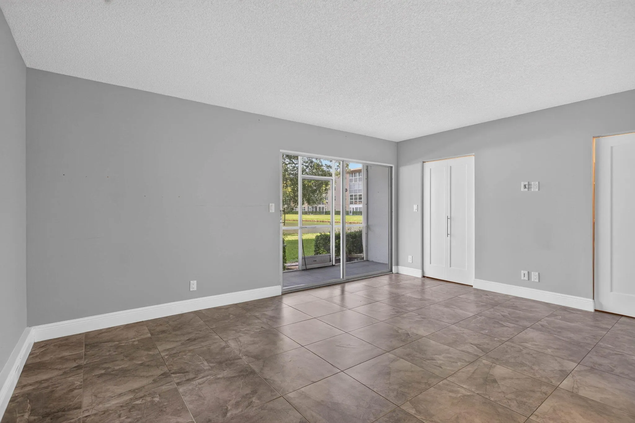 1804 ELEUTHERA Point #J1
