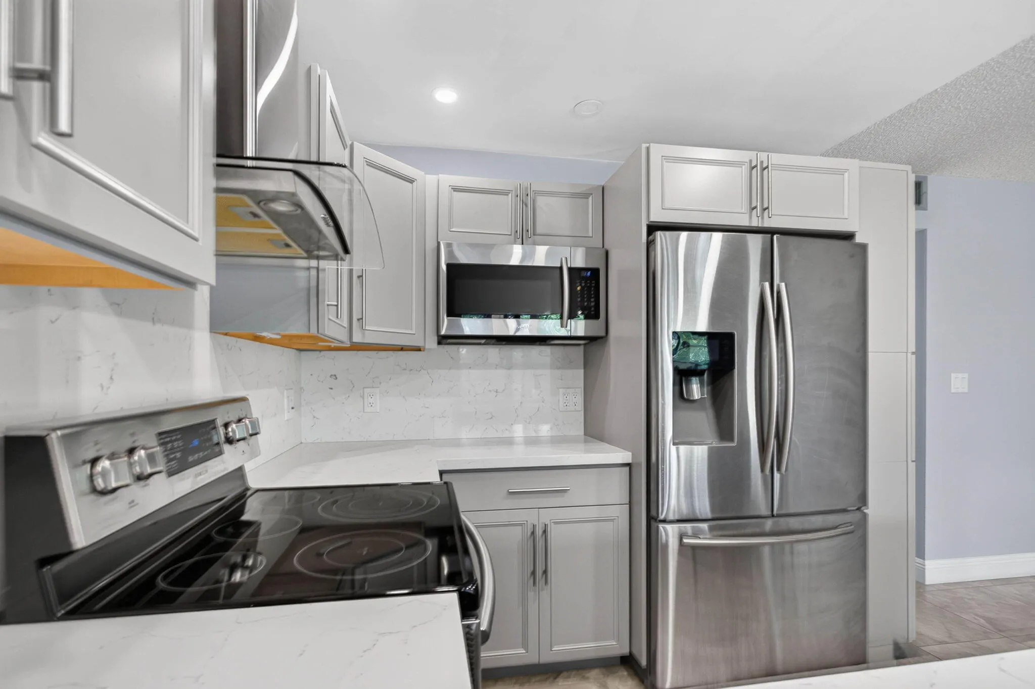 1804 ELEUTHERA Point #J1