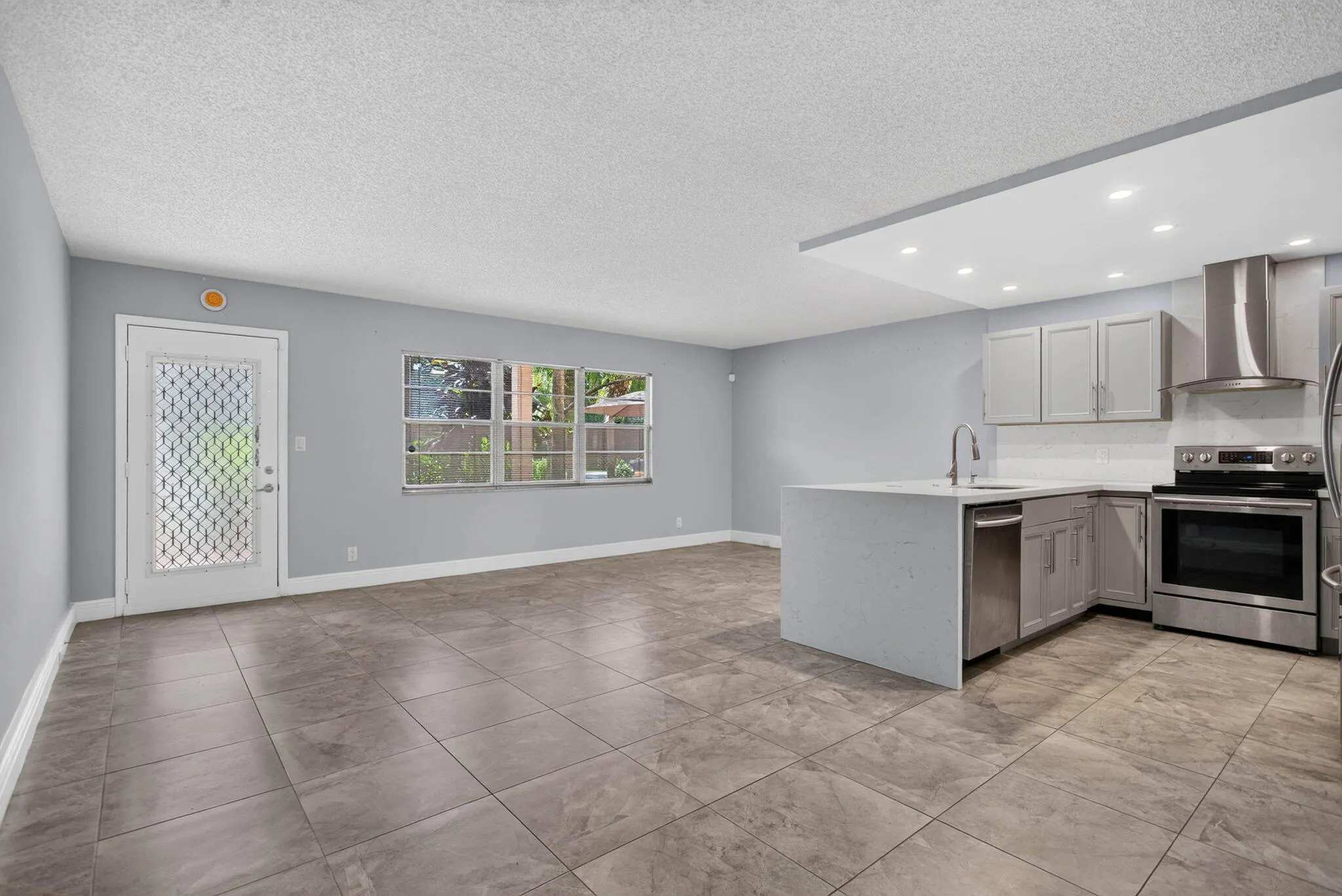 1804 ELEUTHERA Point #J1