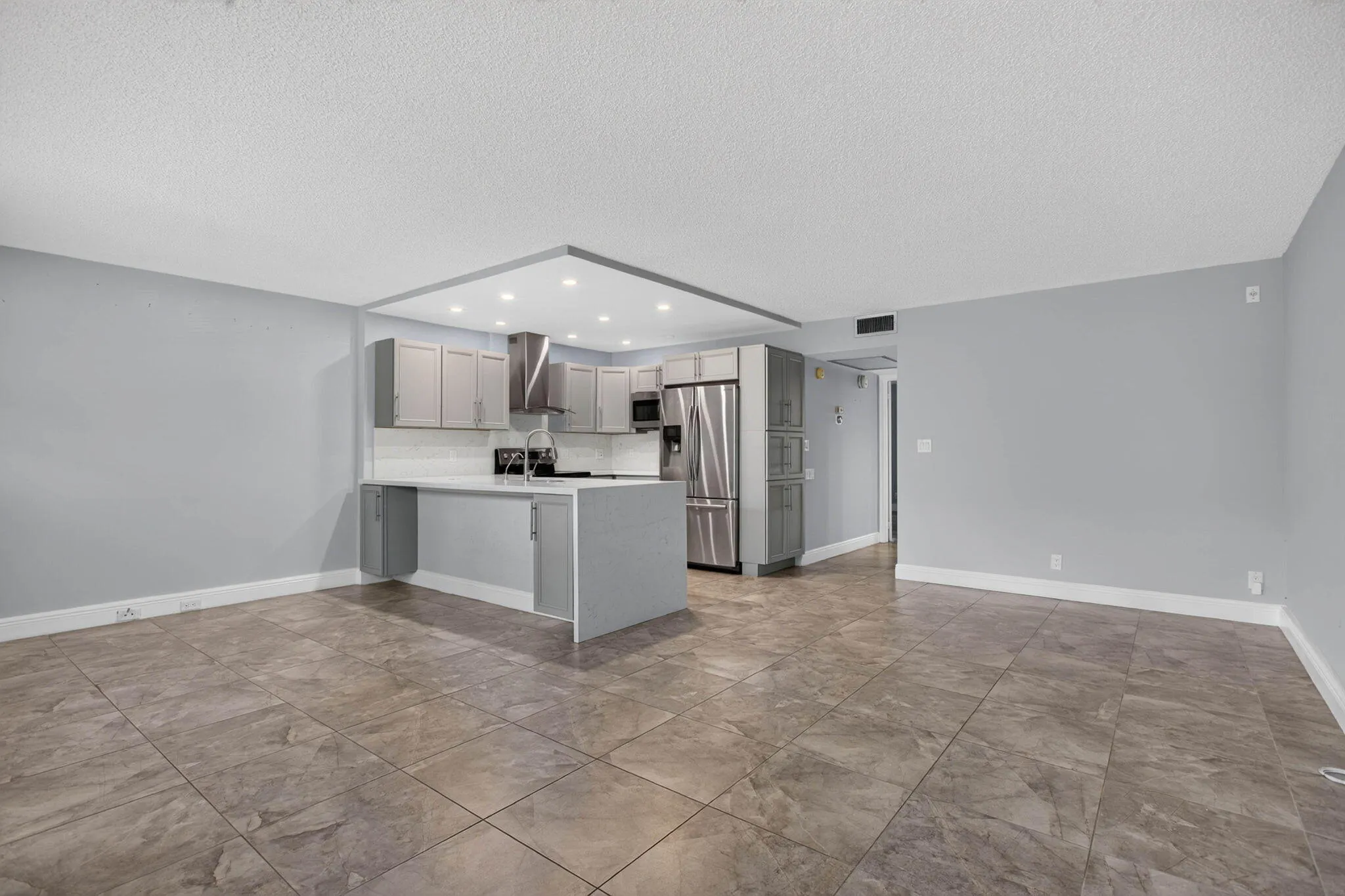 1804 ELEUTHERA Point #J1