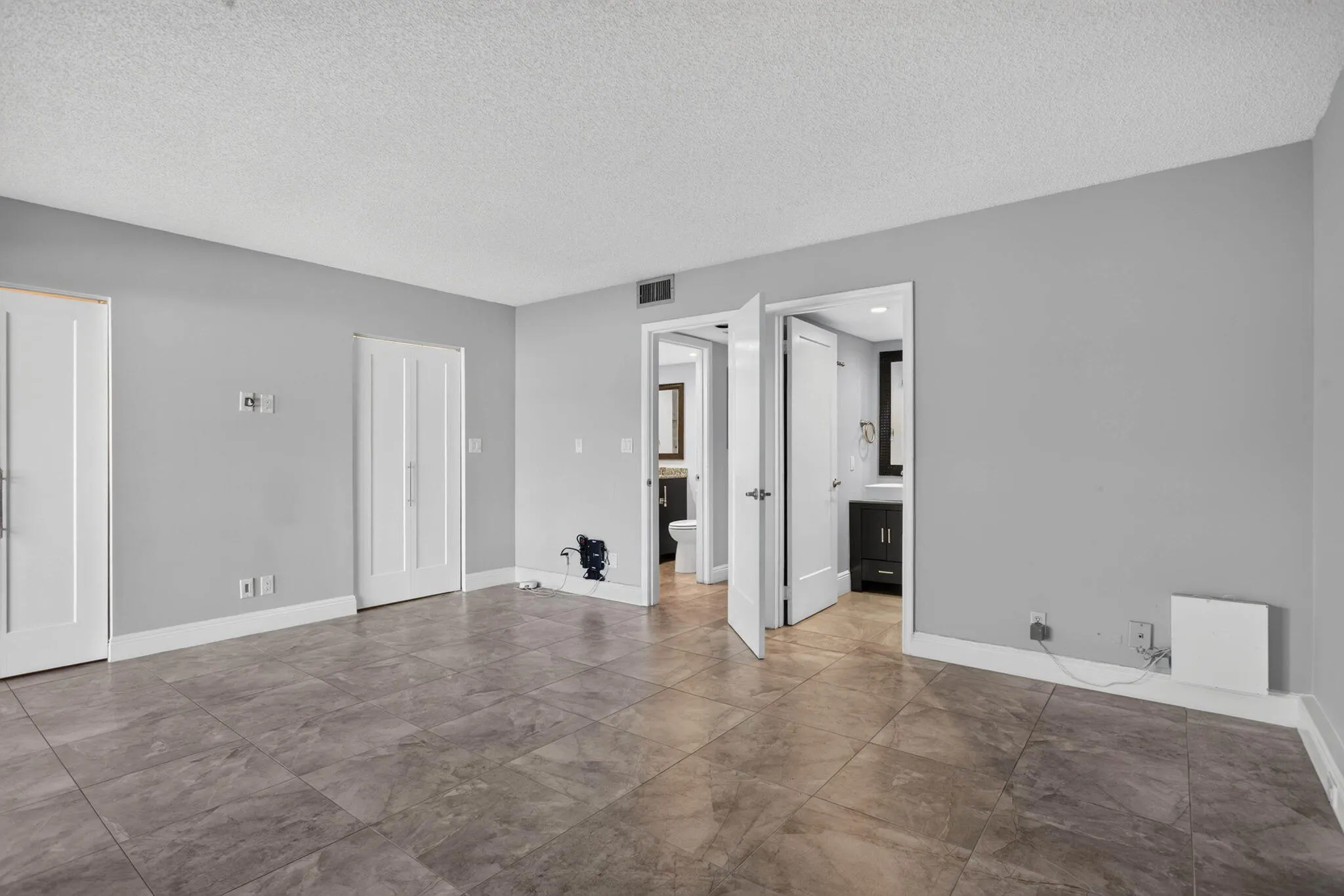 1804 ELEUTHERA Point #J1