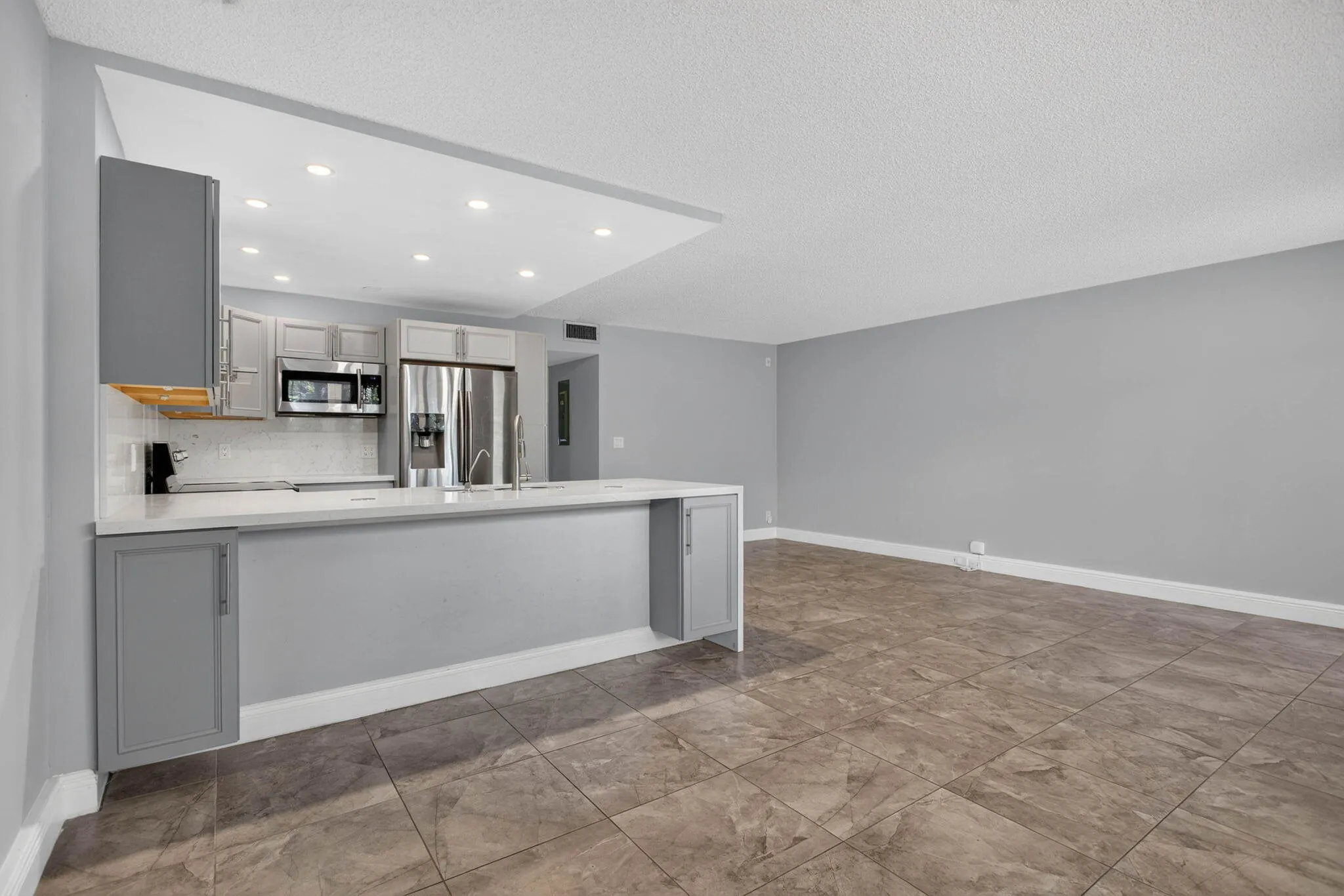 1804 ELEUTHERA Point #J1
