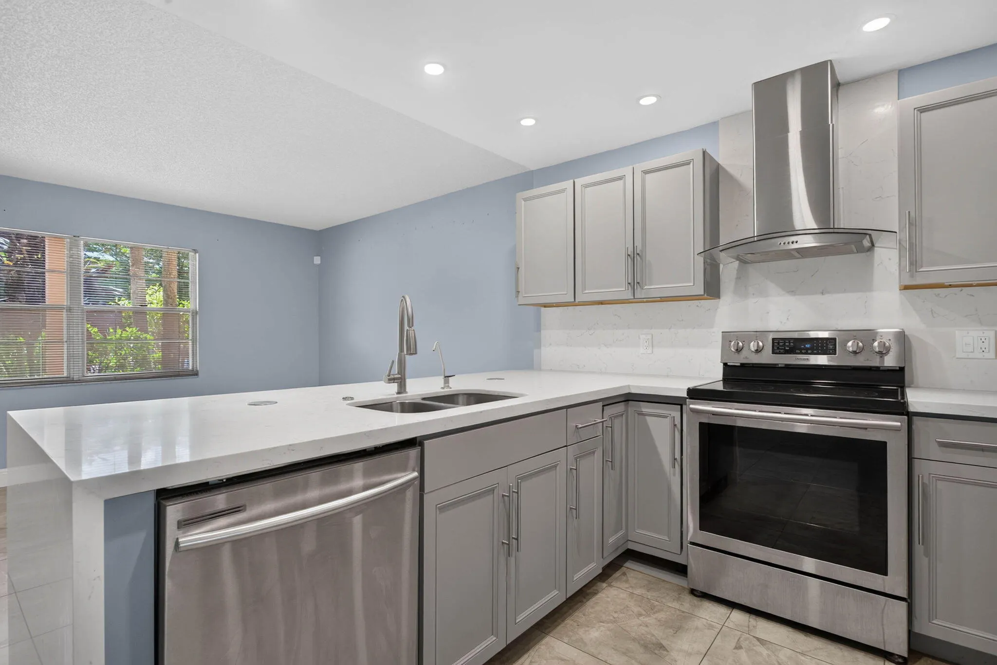 1804 ELEUTHERA Point #J1